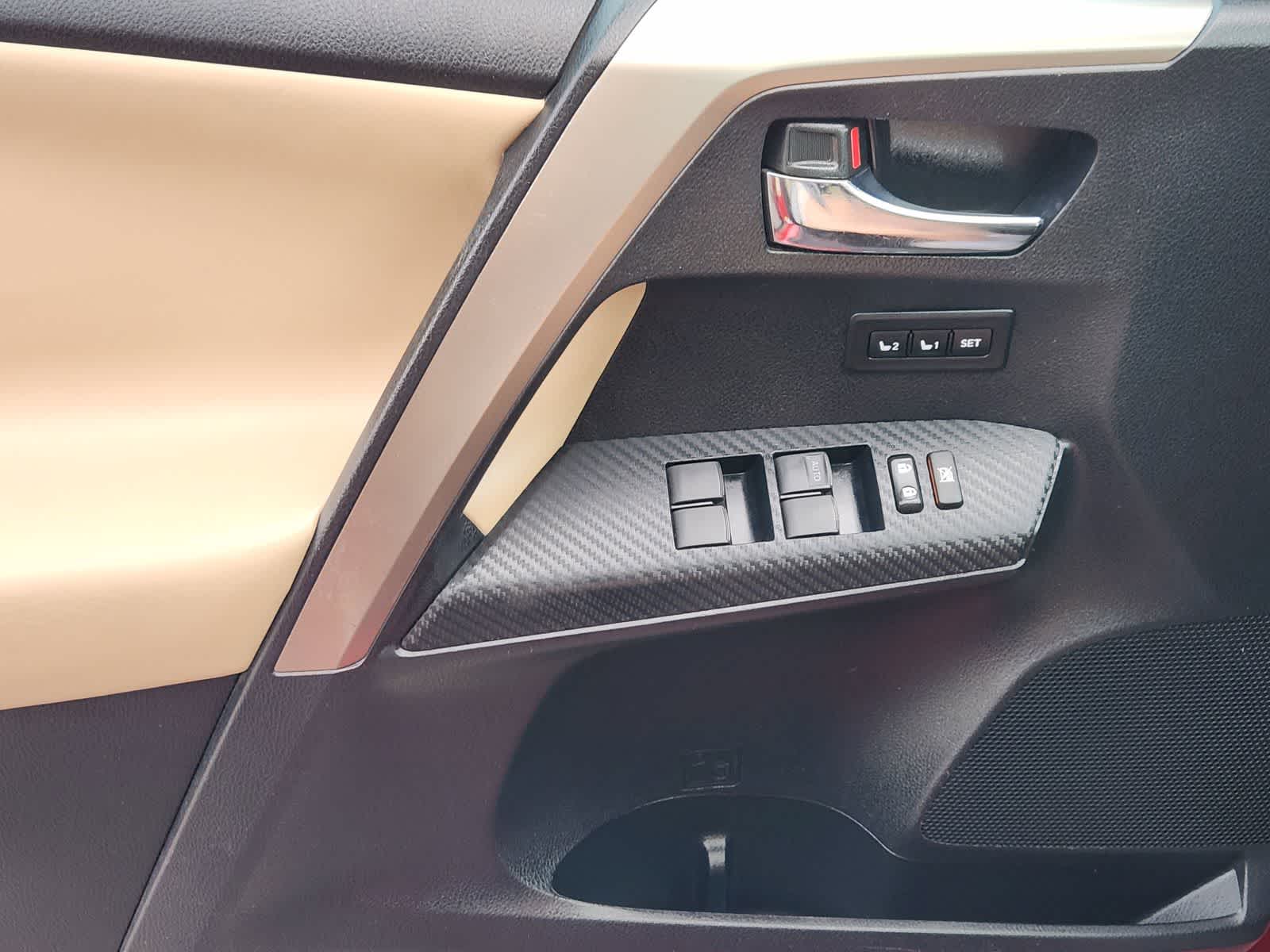 Thumbnail: 2015 Toyota RAV4 - 24