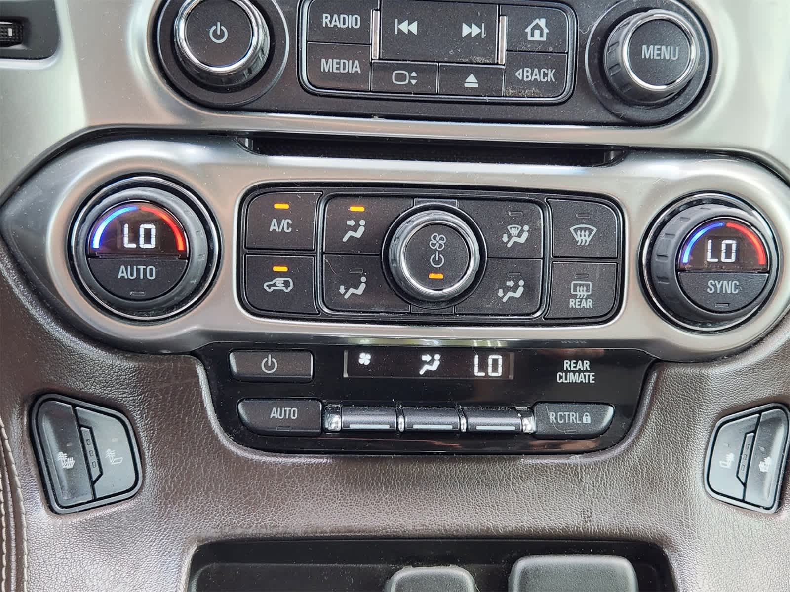 Thumbnail: 2015 Chevrolet Tahoe - 19