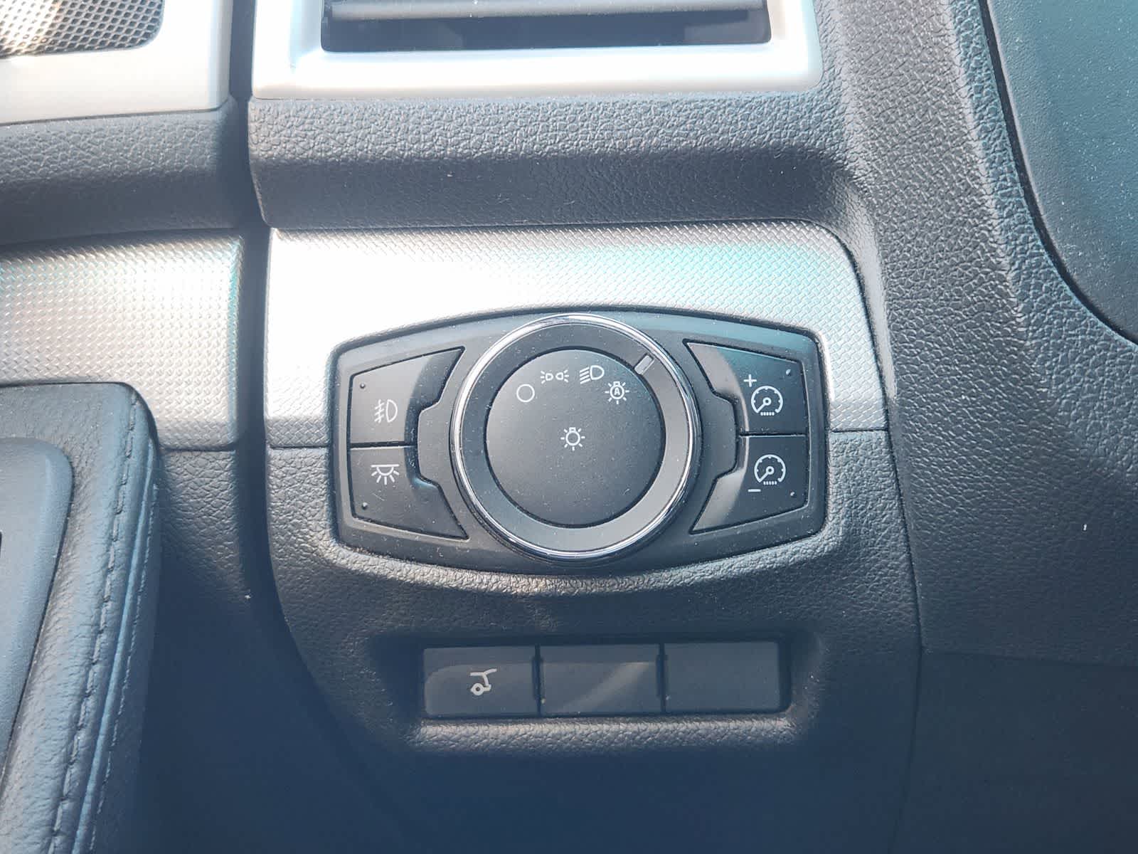 Thumbnail: 2013 Ford Explorer - 21
