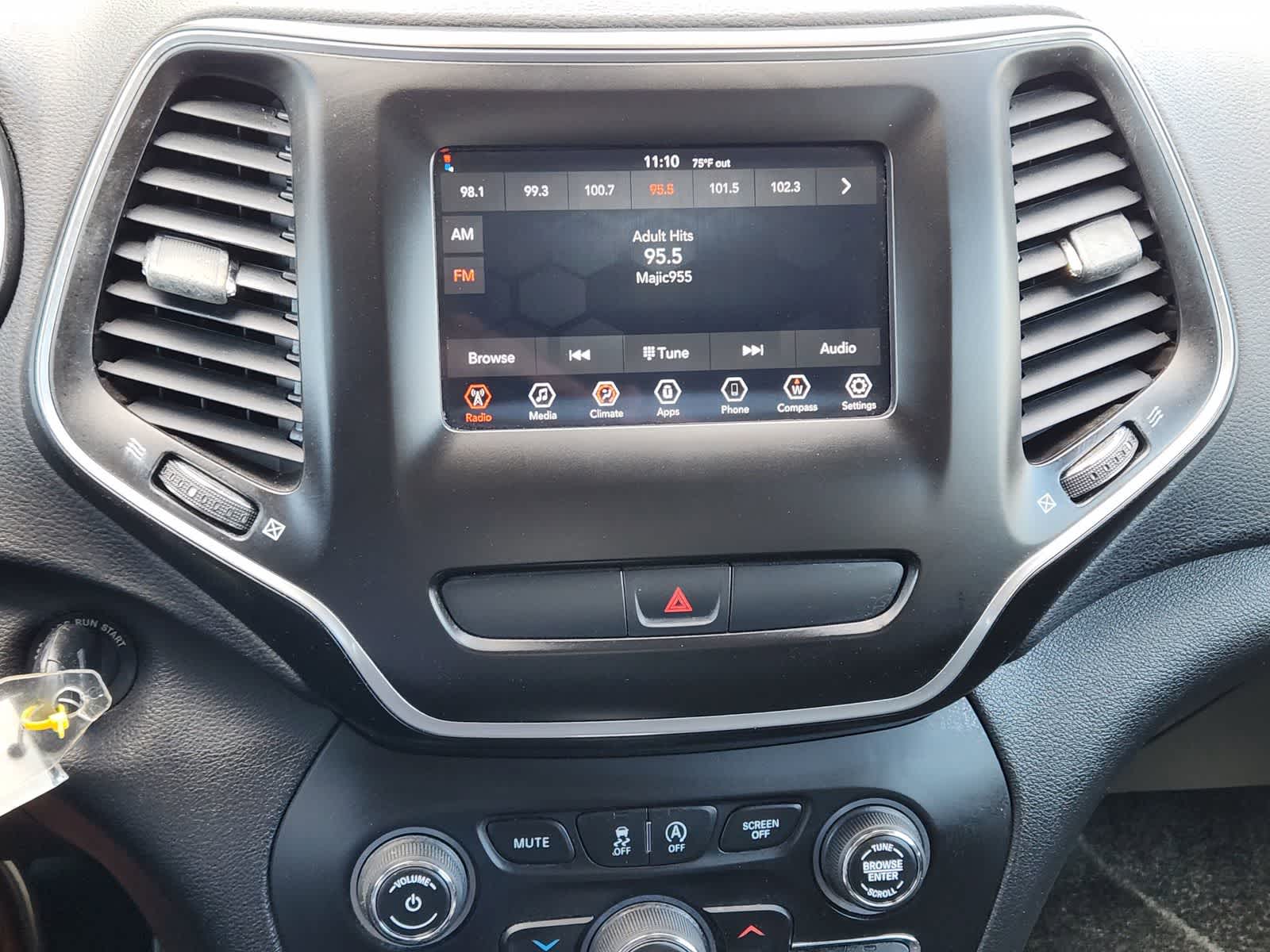 Thumbnail: 2019 Jeep Cherokee - 15