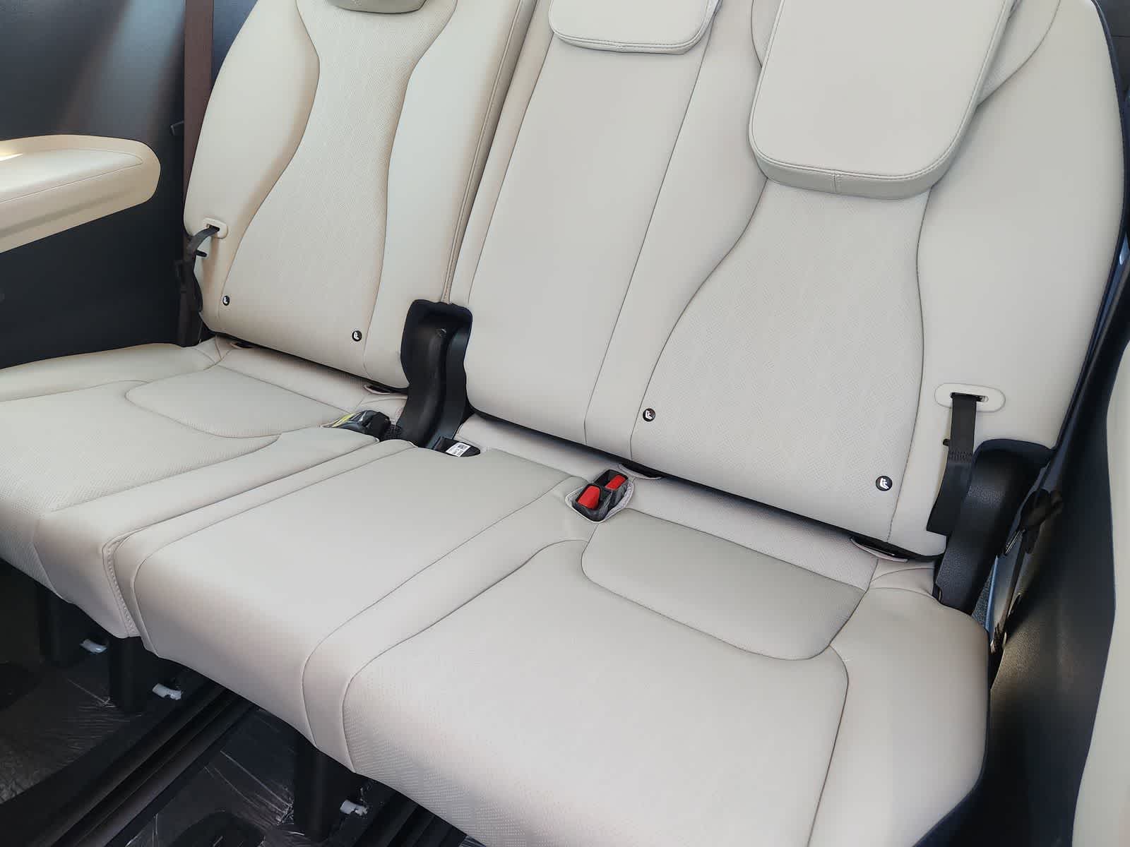 Thumbnail: 2026 Kia Carnival - 24