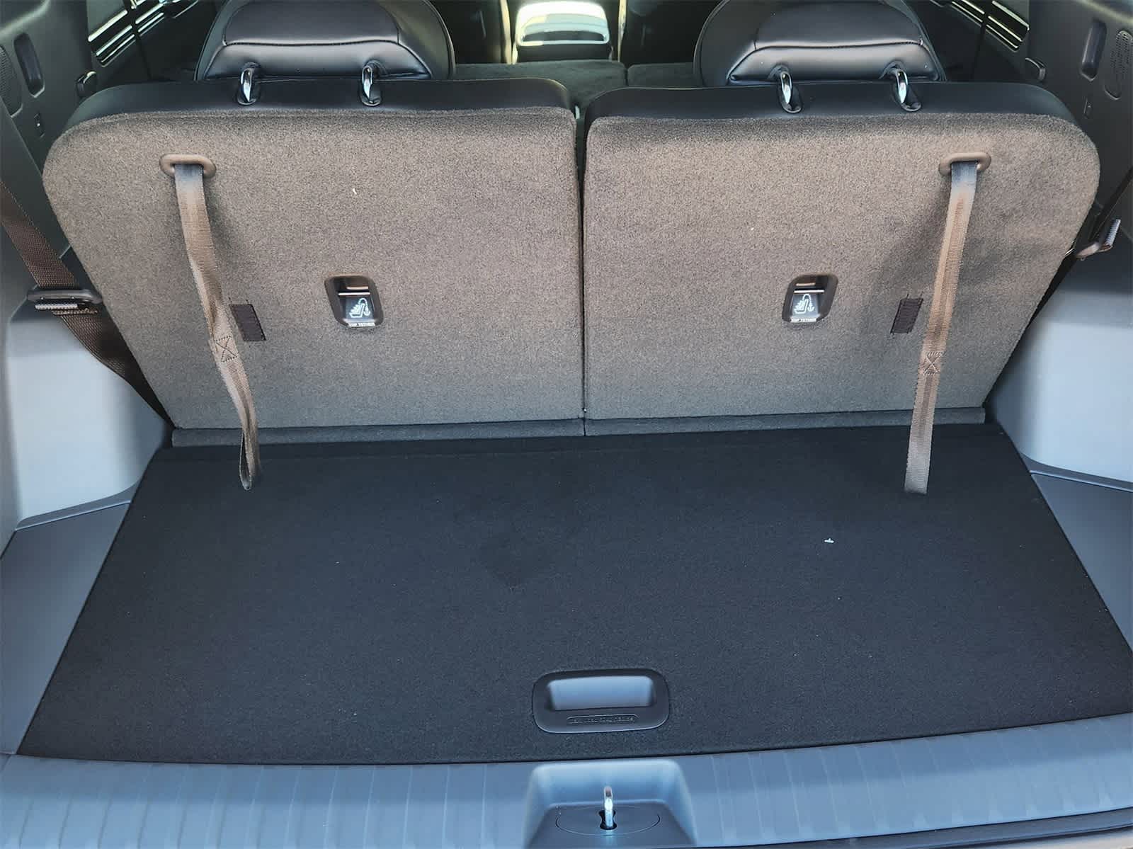 Thumbnail: 2026 Kia EV9 - 23