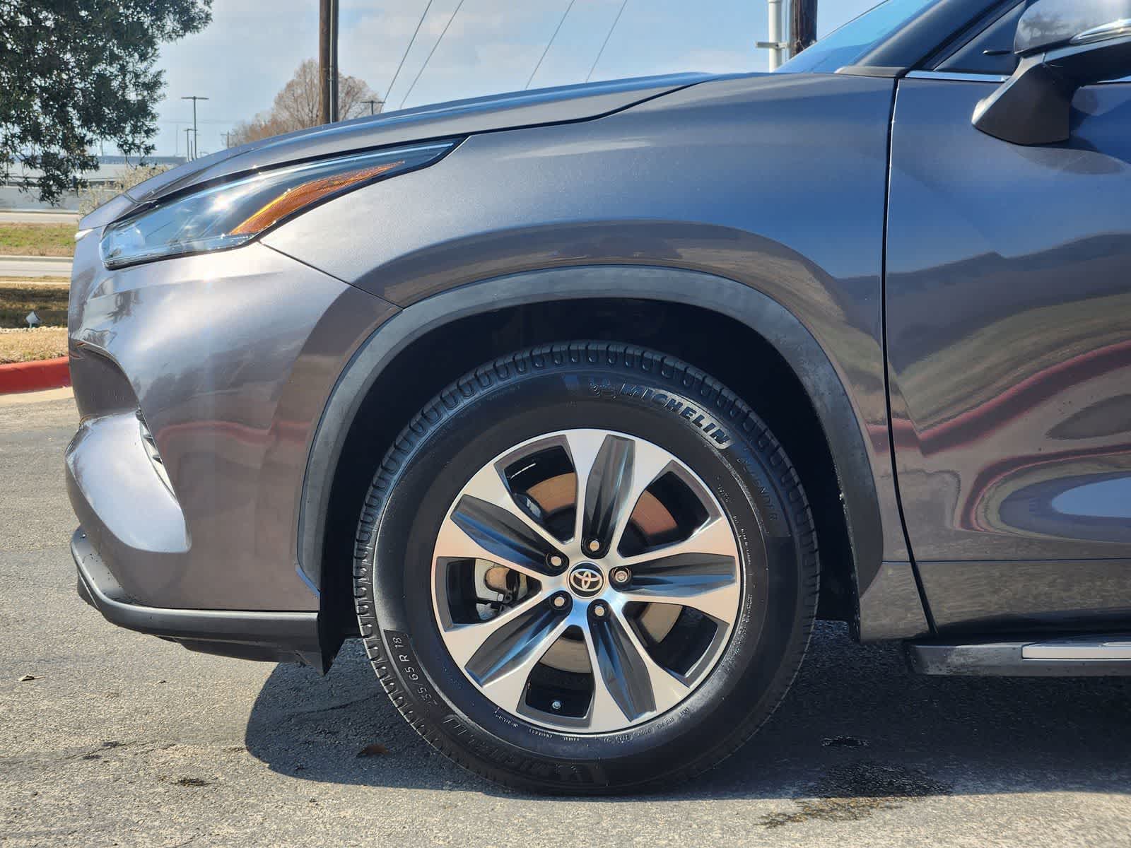 Thumbnail: 2022 Toyota Highlander - 8