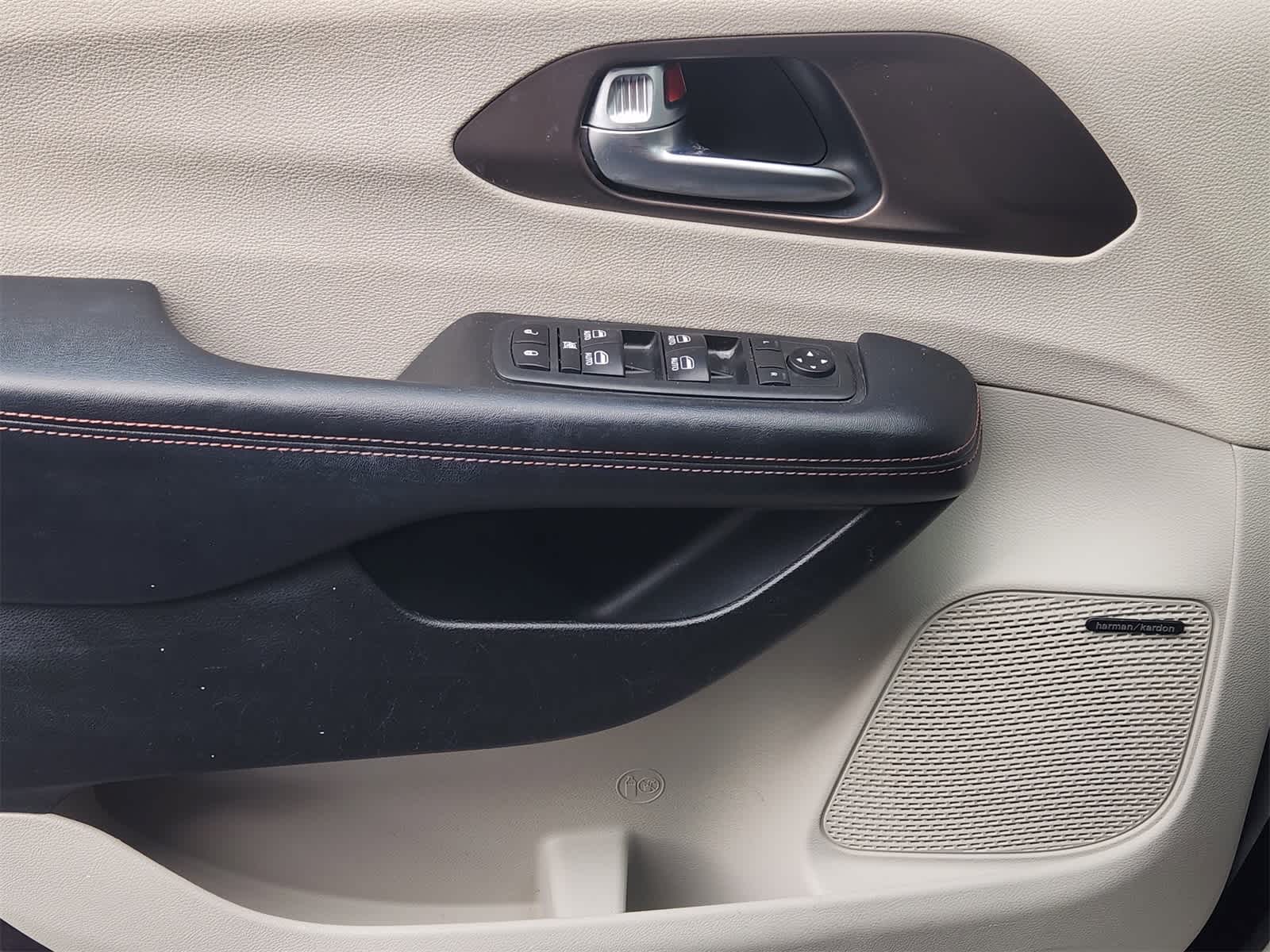 Thumbnail: 2018 Chrysler Pacifica - 22