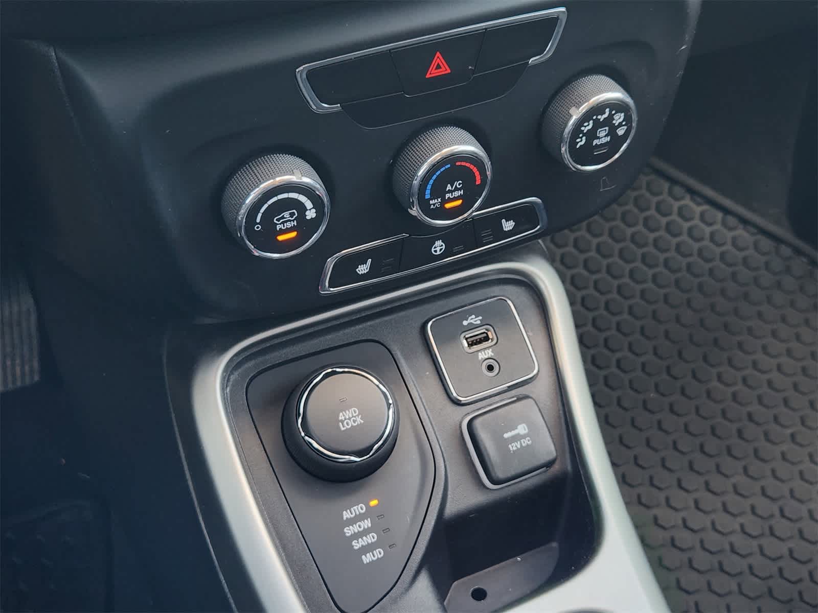 Thumbnail: 2018 Jeep Compass - 13