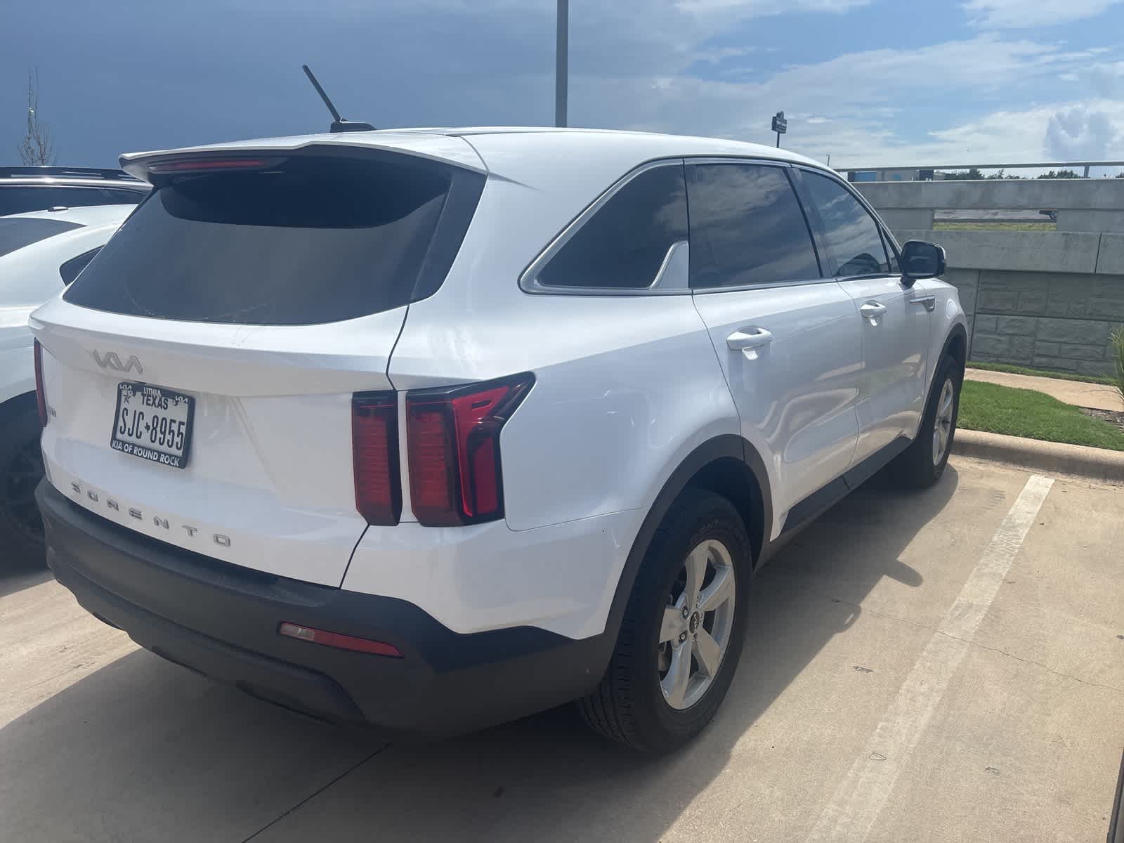 Thumbnail: 2022 Kia Sorento - 3