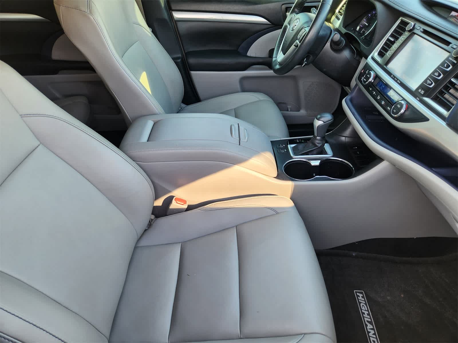 Thumbnail: 2019 Toyota Highlander - 14