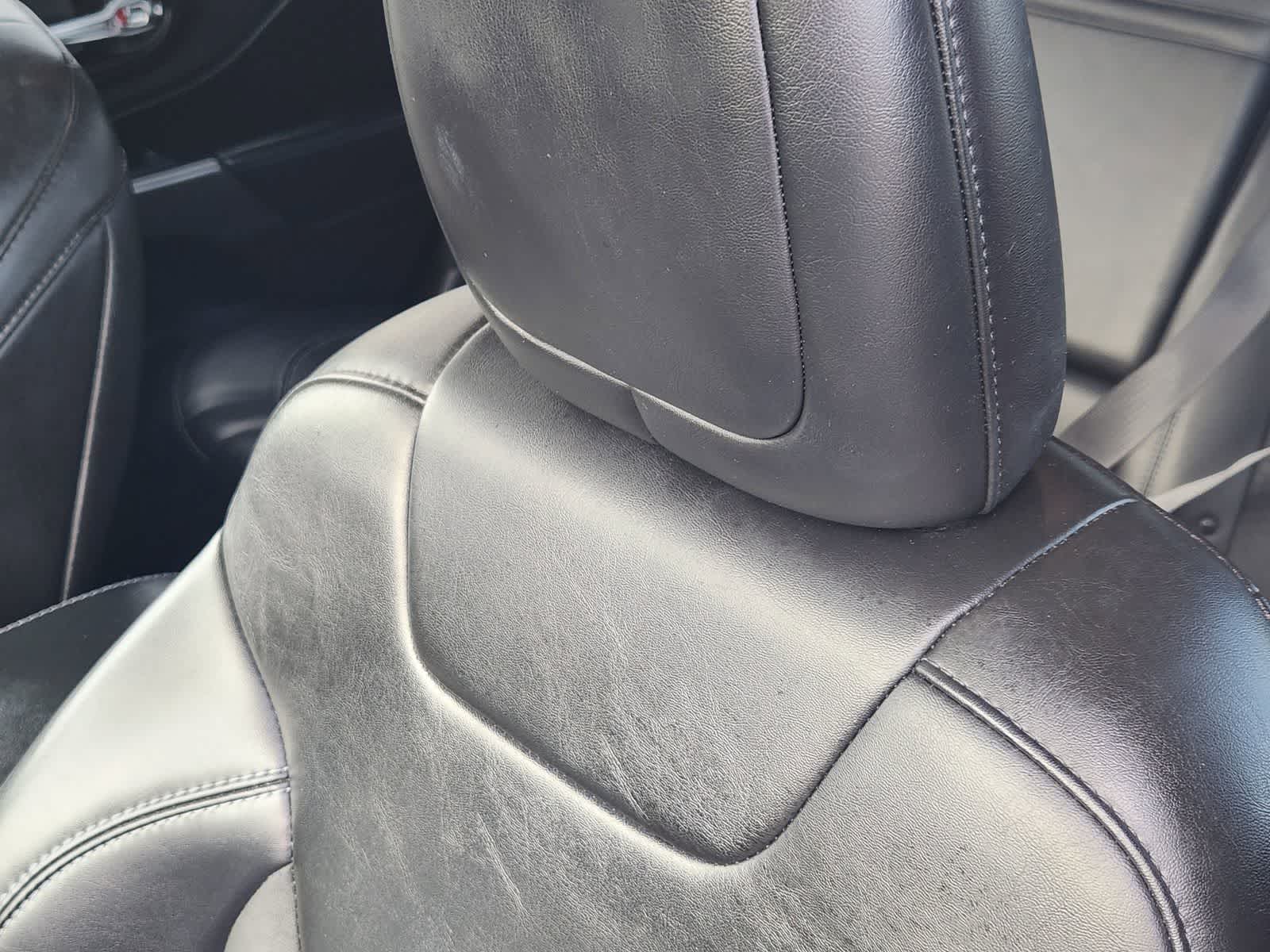 Thumbnail: 2019 Jeep Cherokee - 14