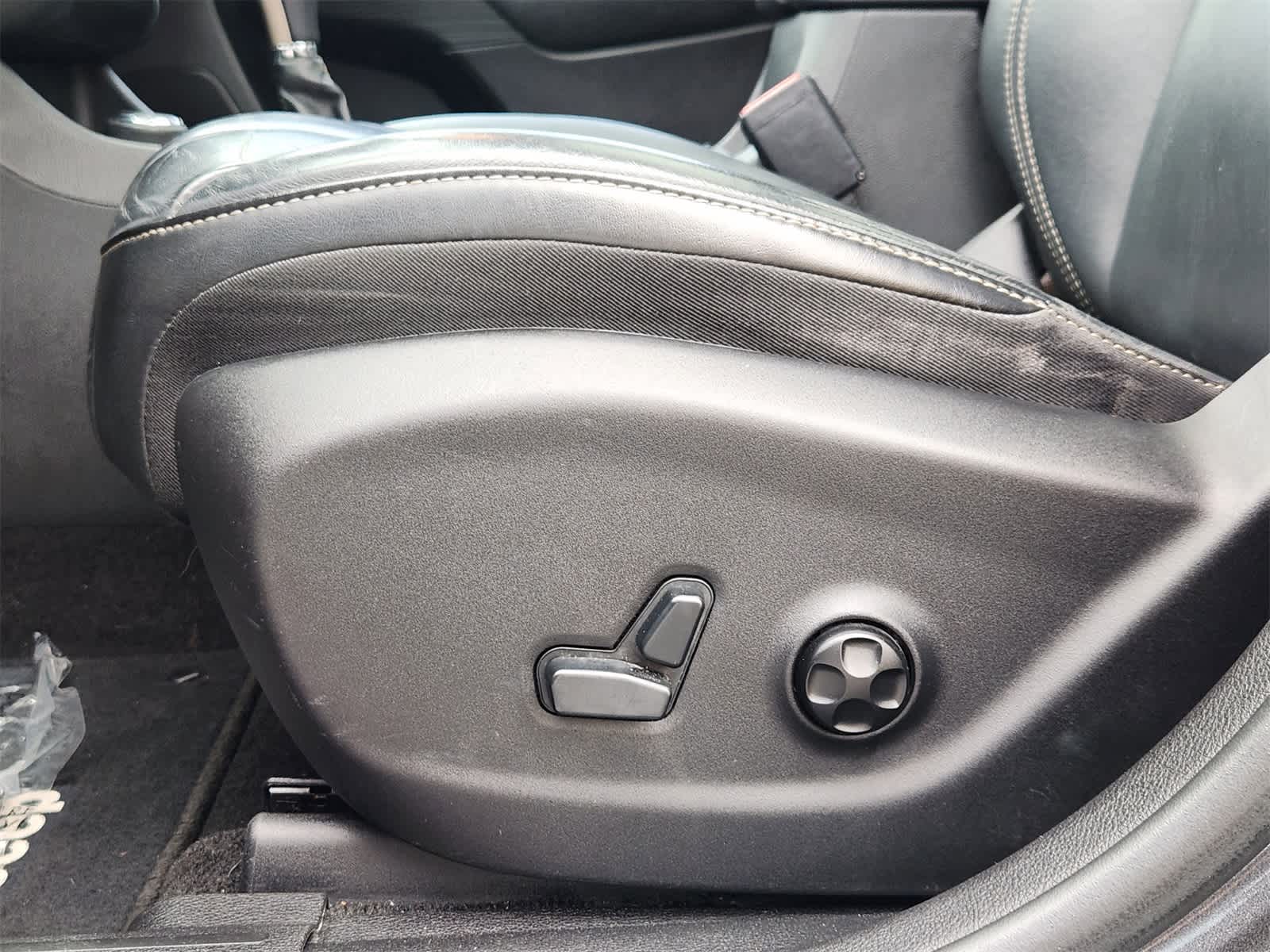 Thumbnail: 2016 Jeep Cherokee - 23