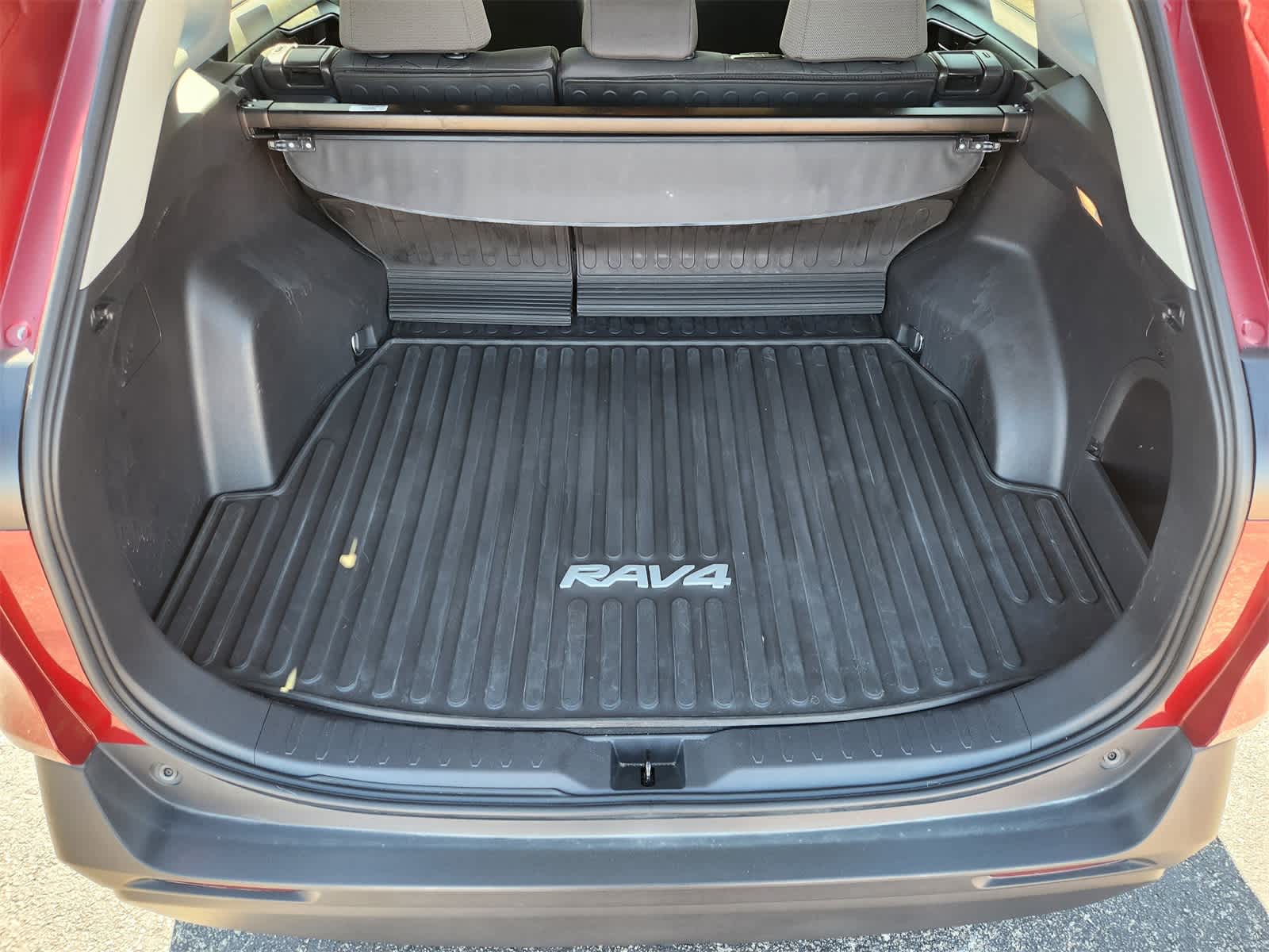 Thumbnail: 2021 Toyota RAV4 - 31