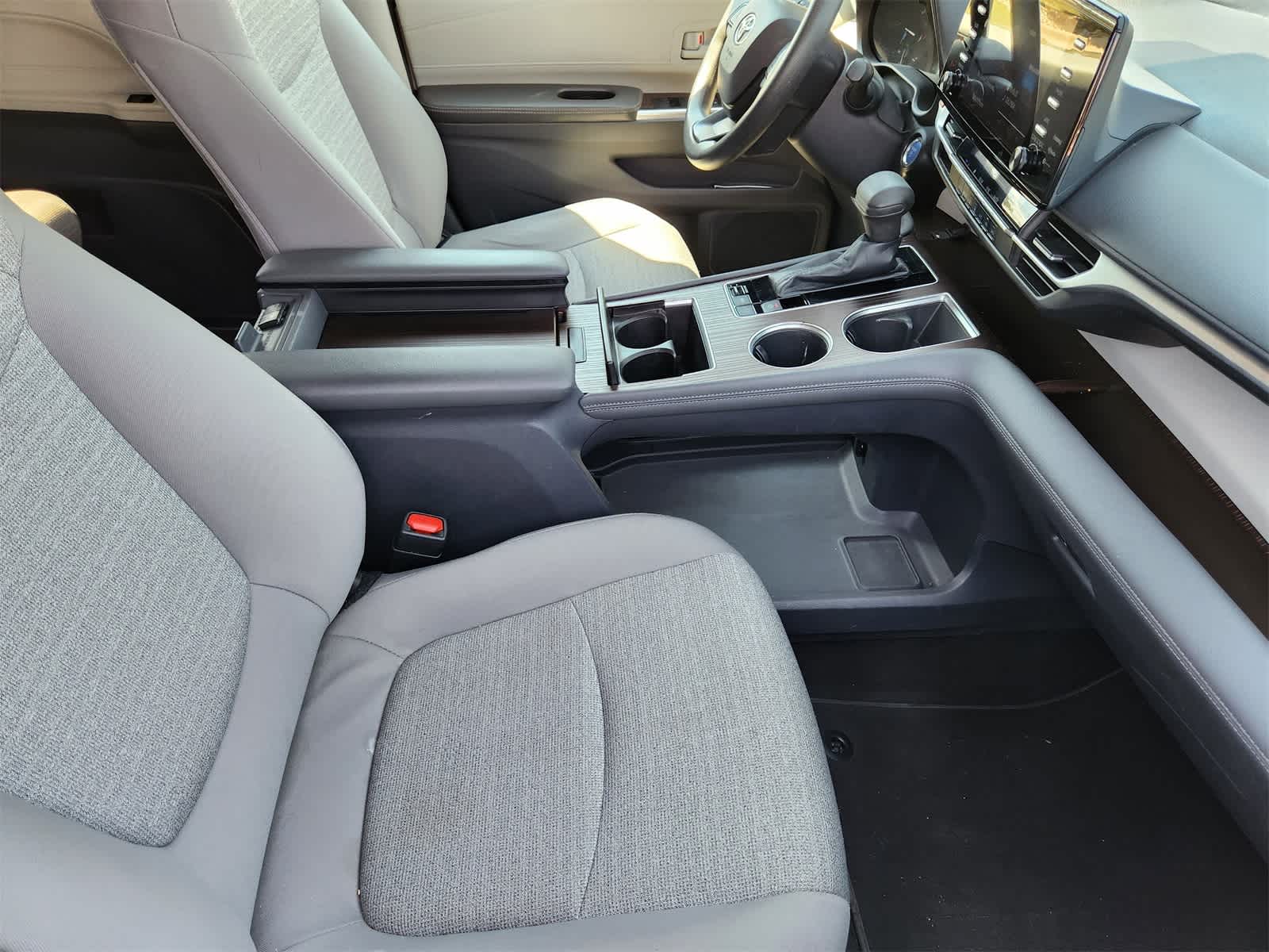 Thumbnail: 2022 Toyota Sienna - 14