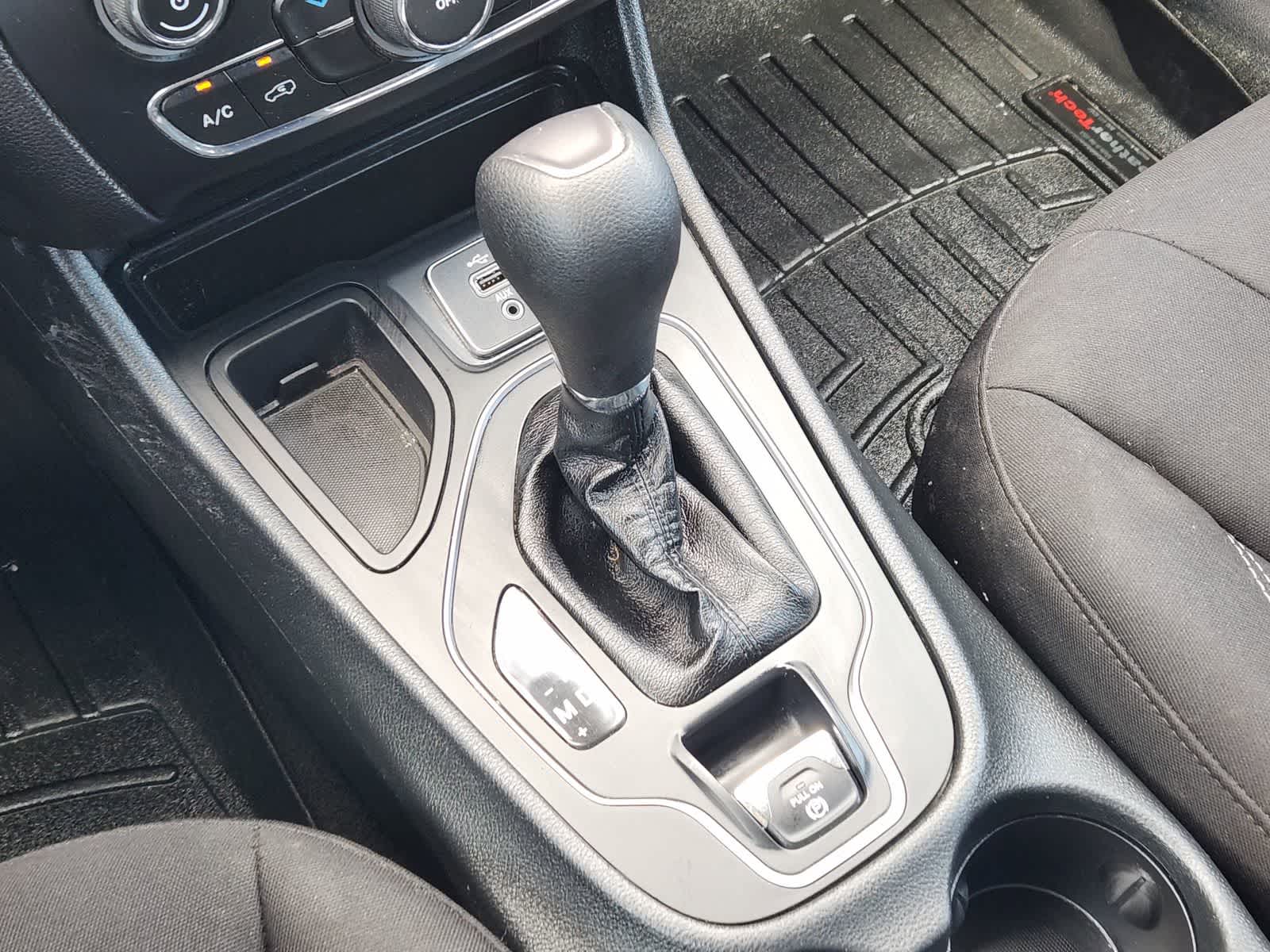 Thumbnail: 2019 Jeep Cherokee - 19