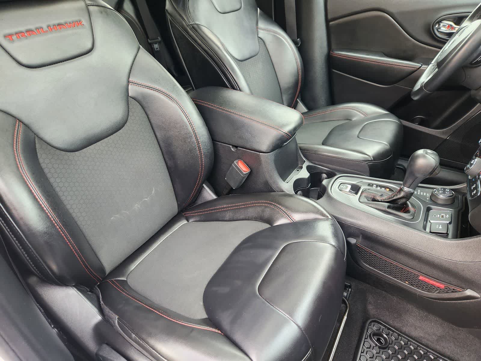 Thumbnail: 2020 Jeep Cherokee - 14