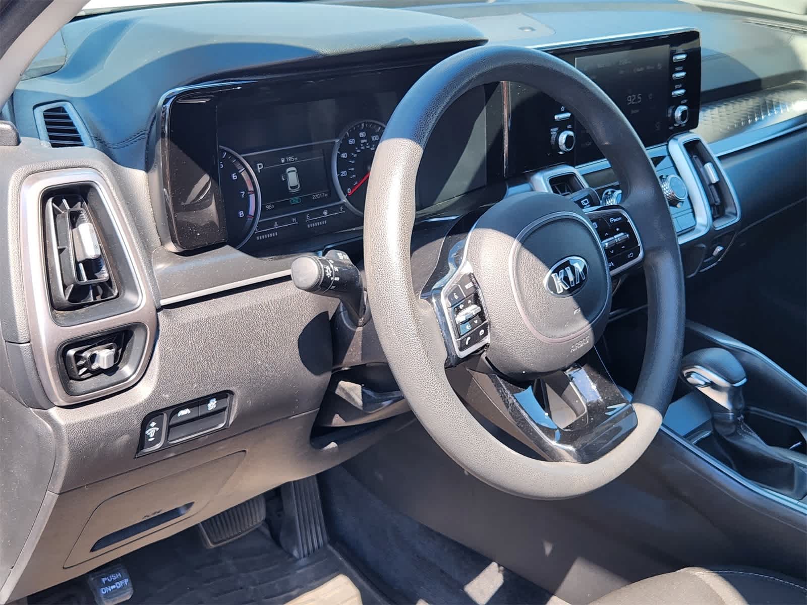 2021 Kia Sorento LX photo 2