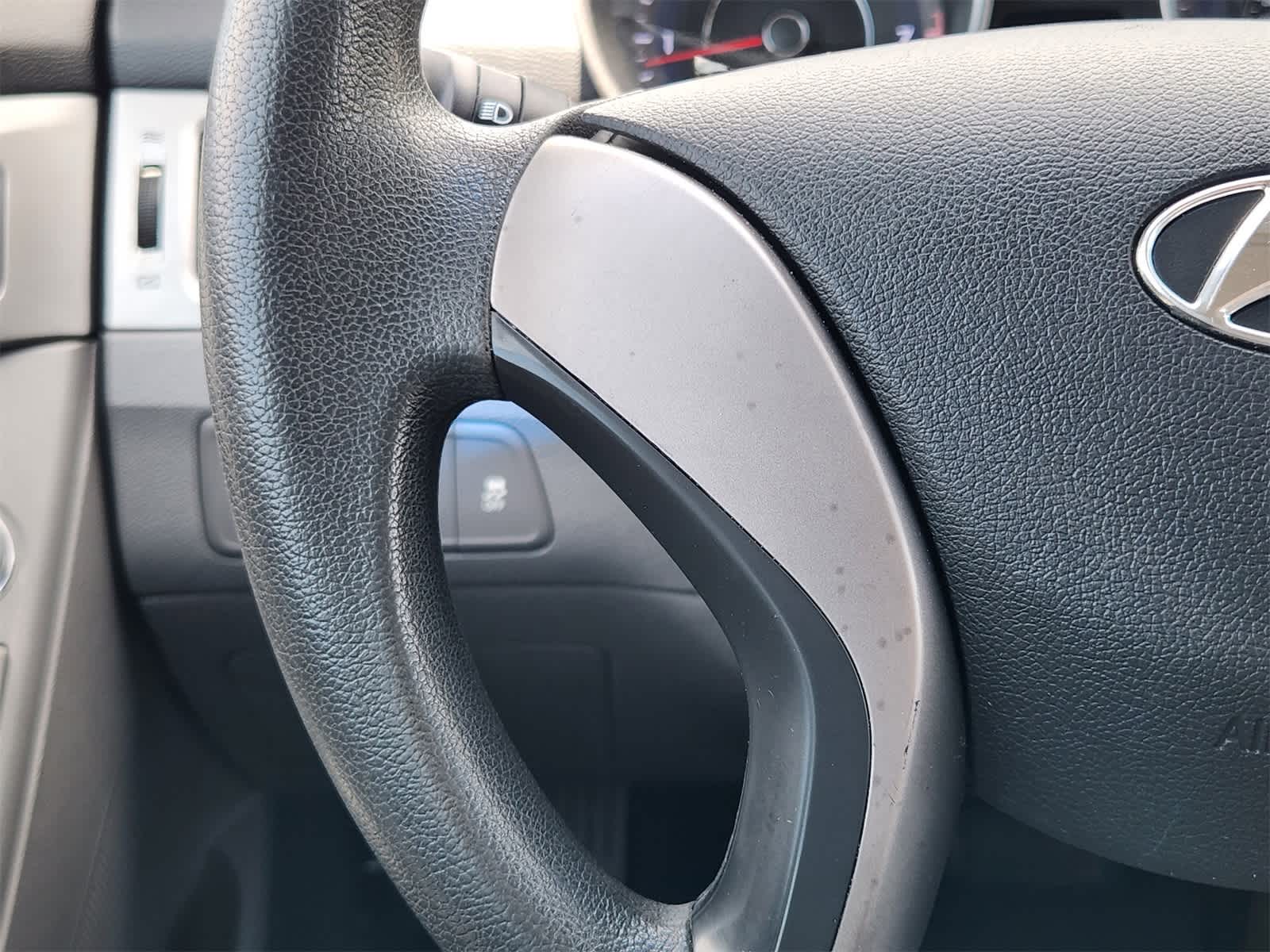 2013 Hyundai Elantra GLS 24