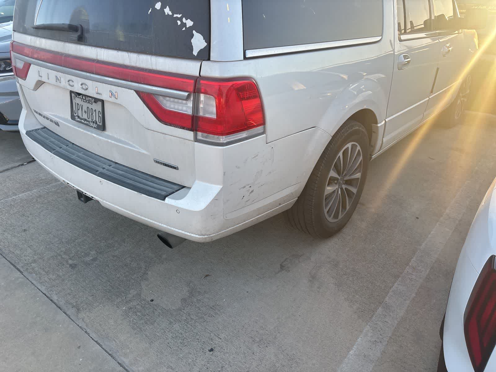 Thumbnail: 2016 Lincoln Navigator L - 9