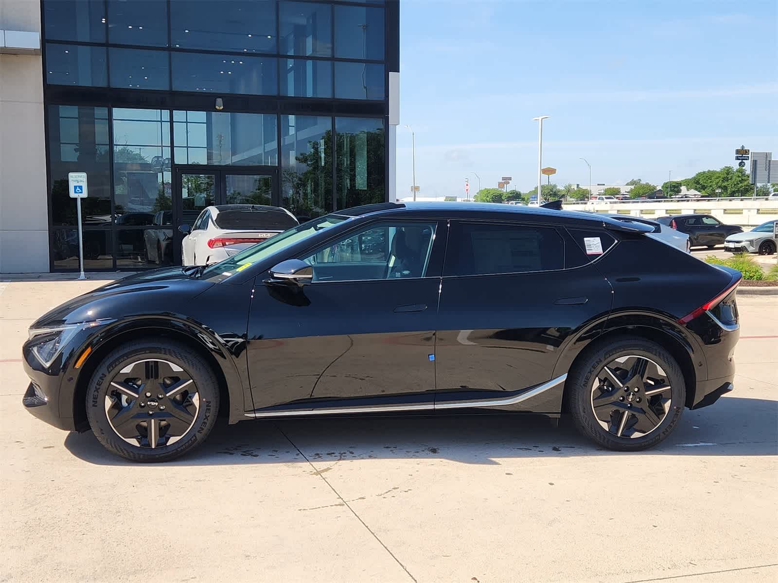 Thumbnail: 2025 Kia EV6 - 3