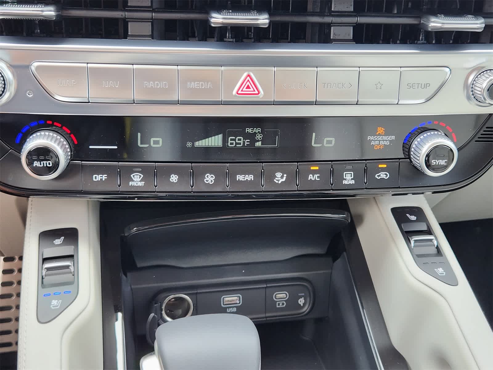 Thumbnail: 2025 Kia Telluride - 17