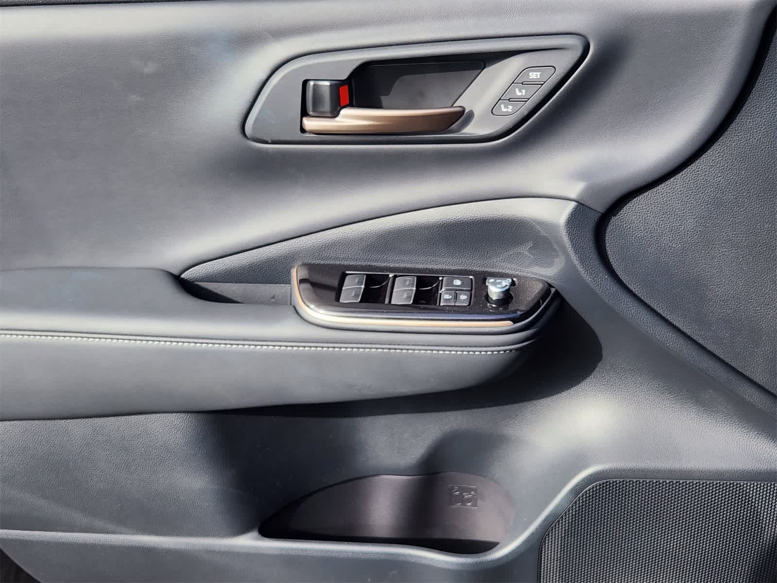 Thumbnail: 2025 Toyota Crown Signia - 22