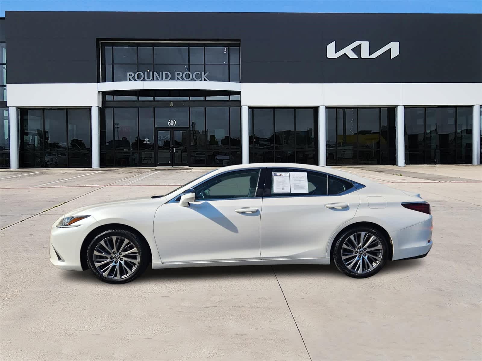 Thumbnail: 2021 Lexus ES - 4