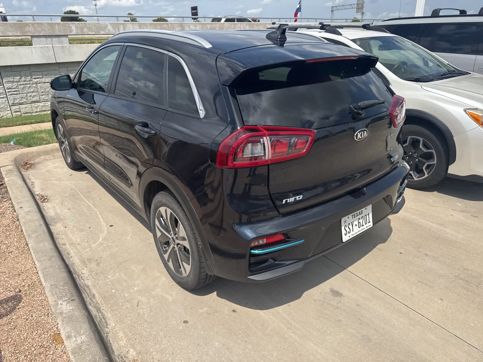 Thumbnail: 2019 Kia Niro - 4