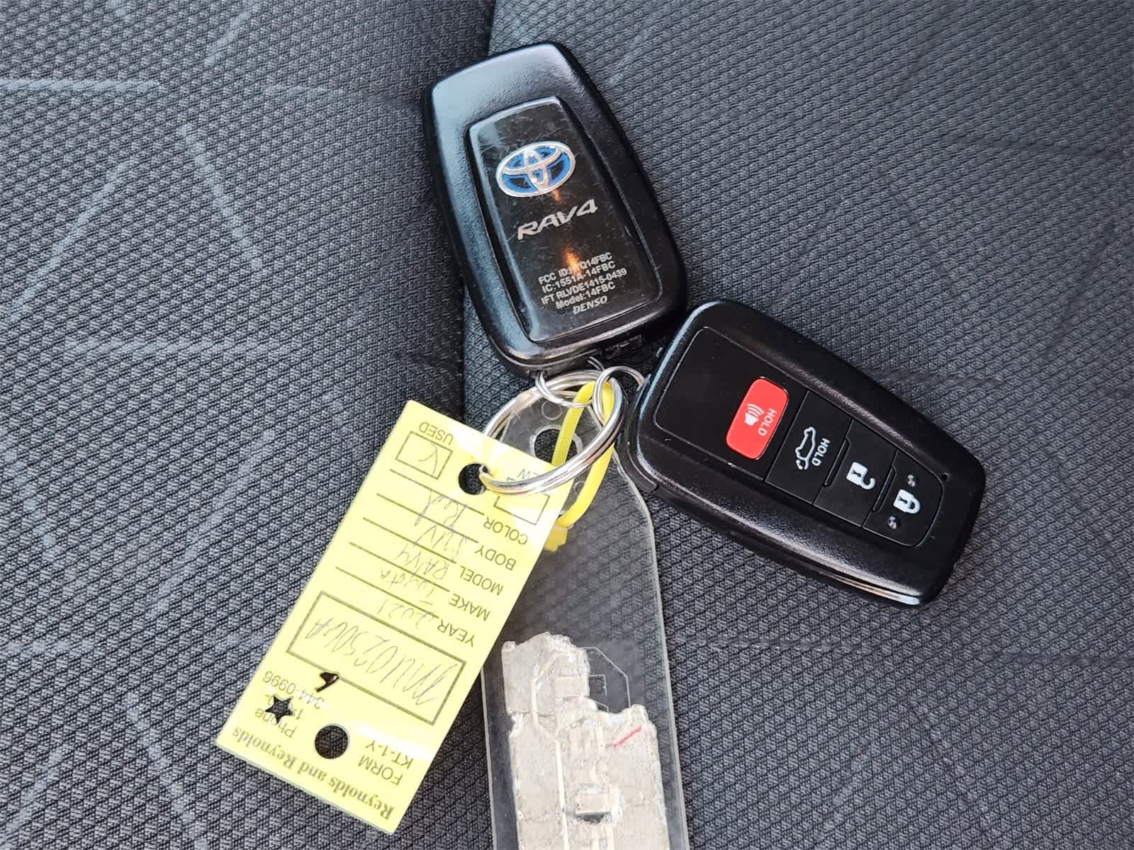 Thumbnail: 2021 Toyota RAV4 - 33