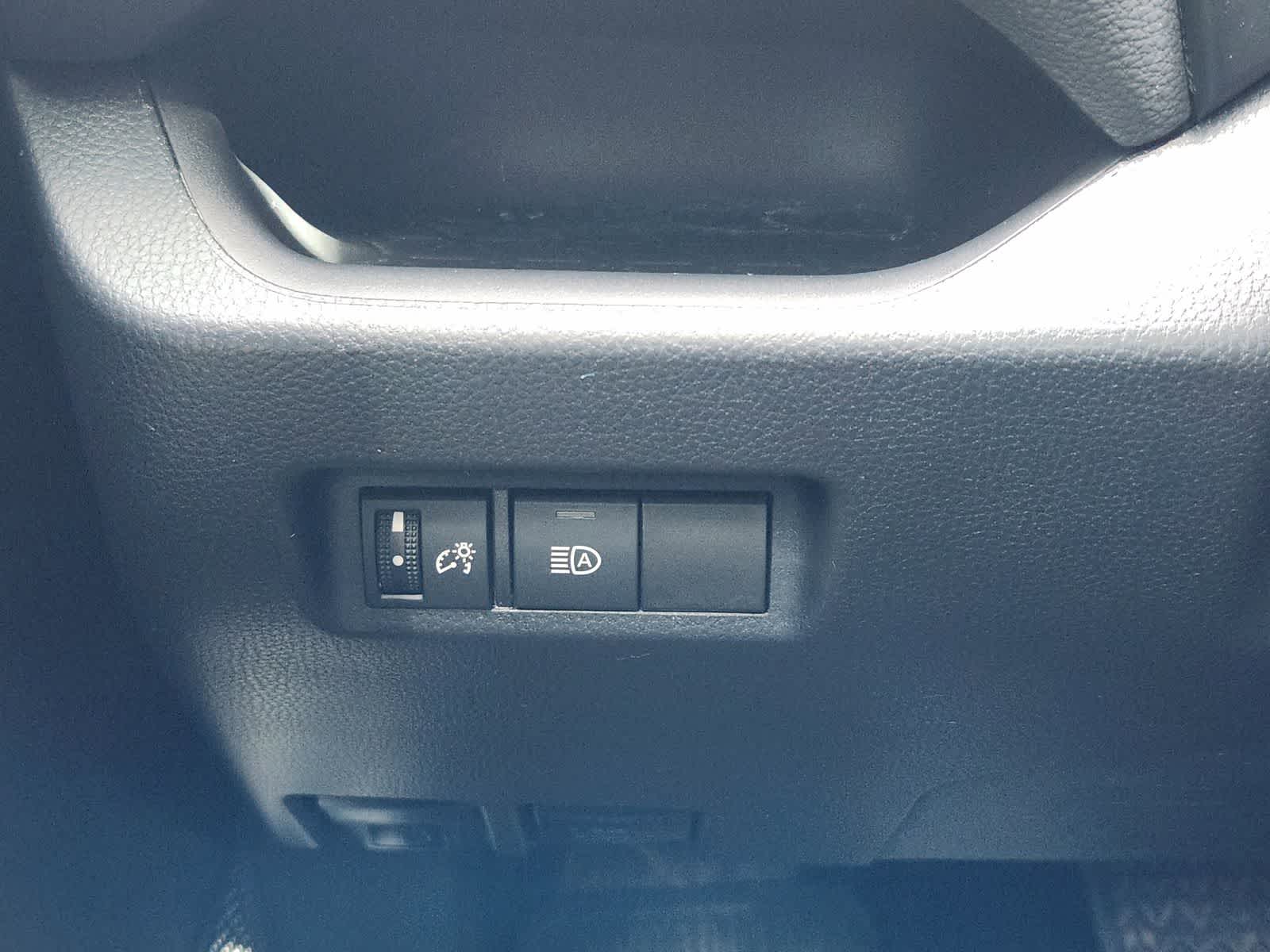 Thumbnail: 2021 Toyota RAV4 - 21