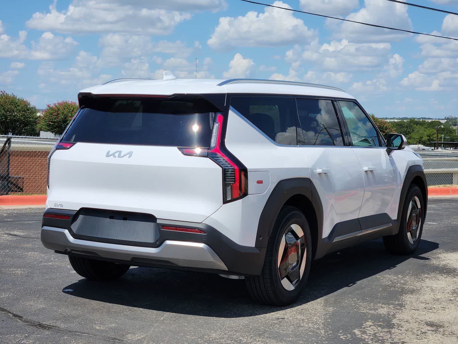 Thumbnail: 2026 Kia EV9 - 4