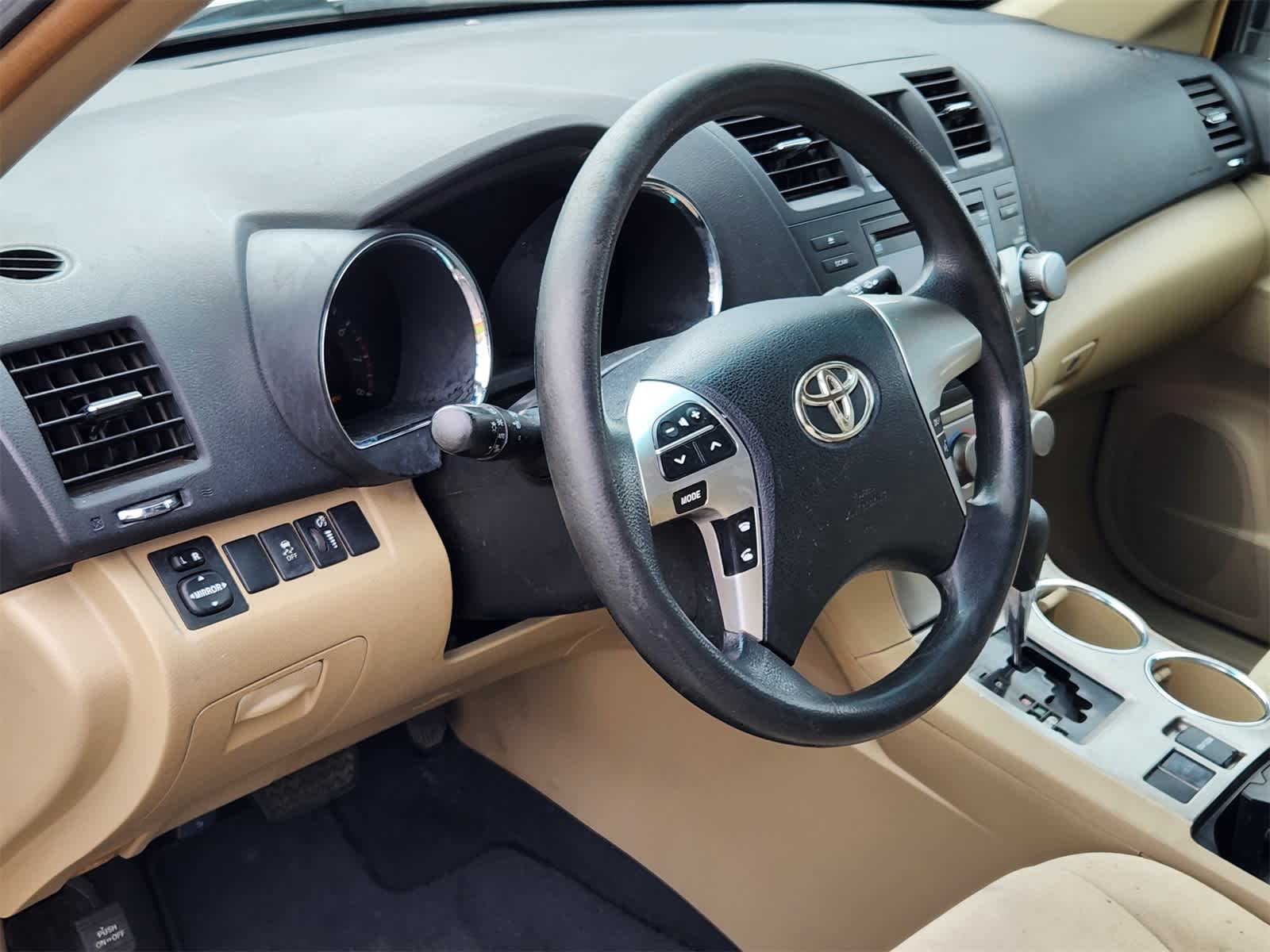 Thumbnail: 2012 Toyota Highlander - 2
