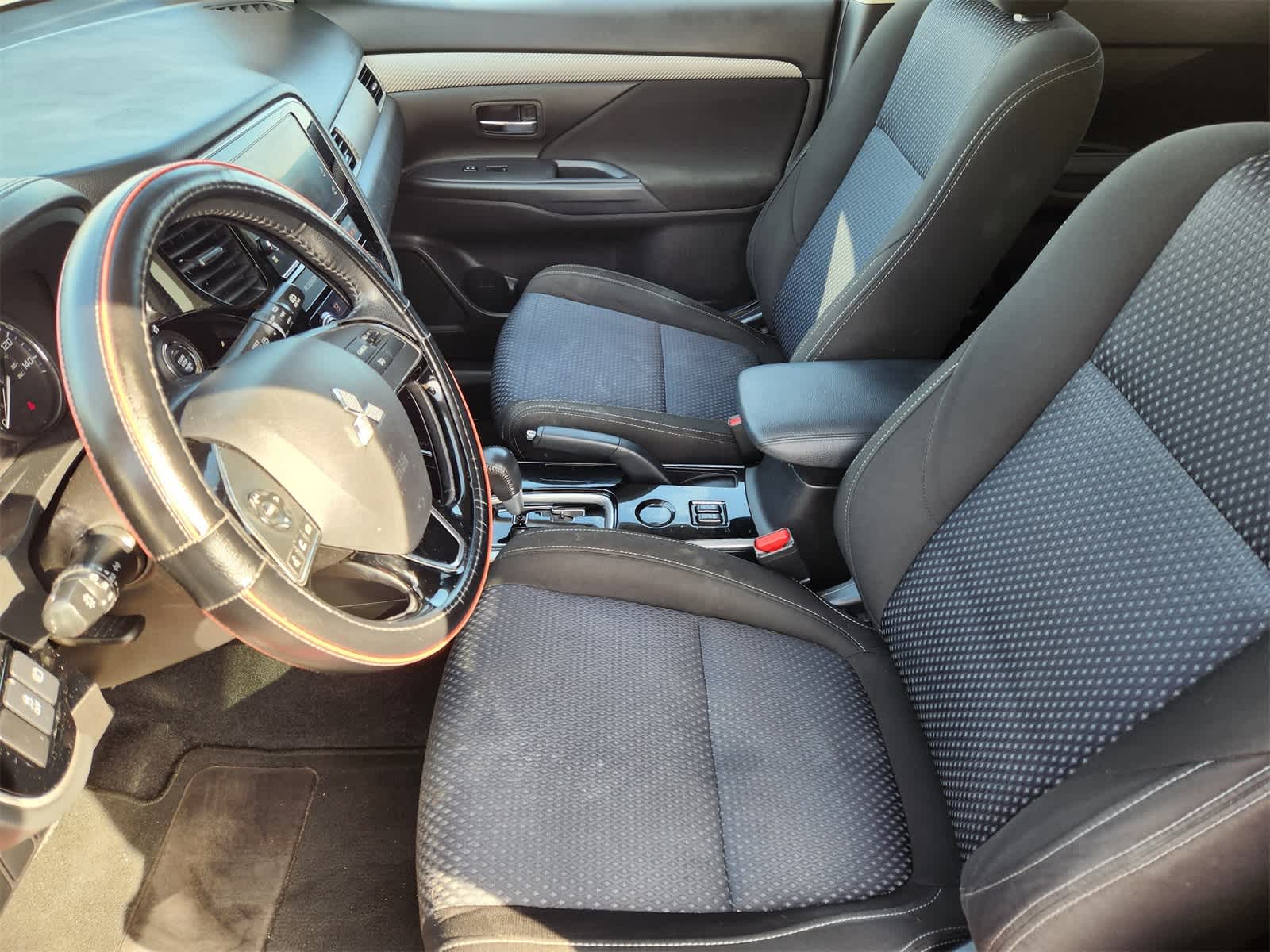 Thumbnail: 2018 Mitsubishi Outlander - 13