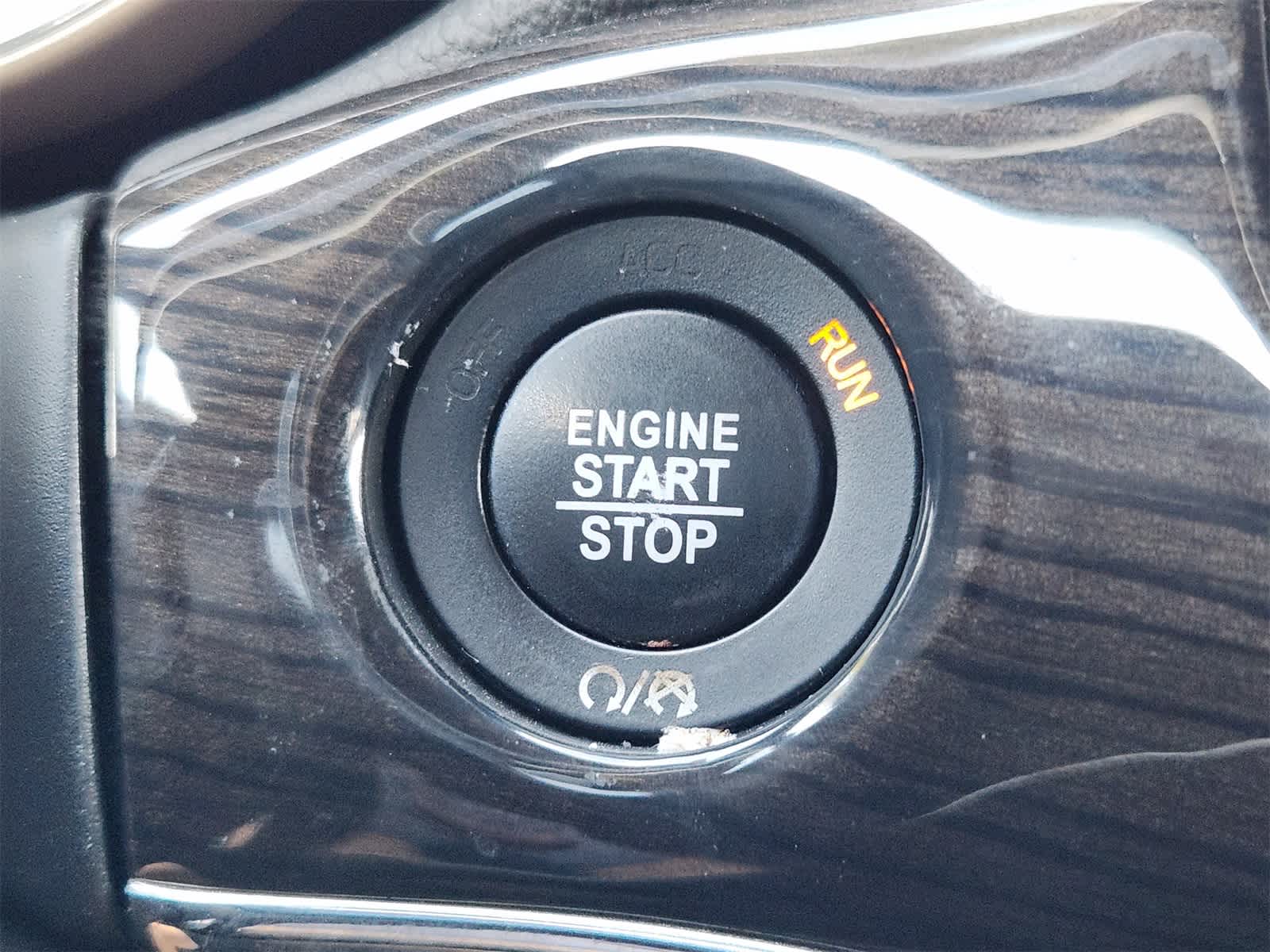 Thumbnail: 2017 Jeep Grand Cherokee - 21