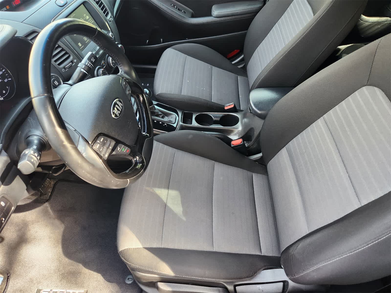 Thumbnail: 2017 Kia Forte - 13