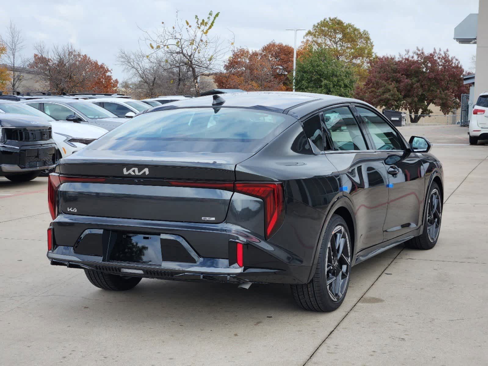 2025 Kia K4 GT-Line photo 2