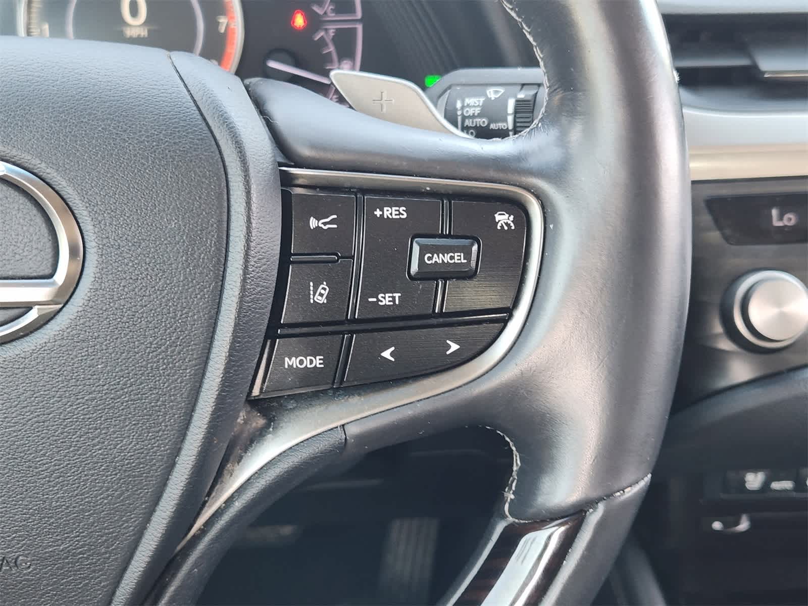 Thumbnail: 2021 Lexus ES - 29