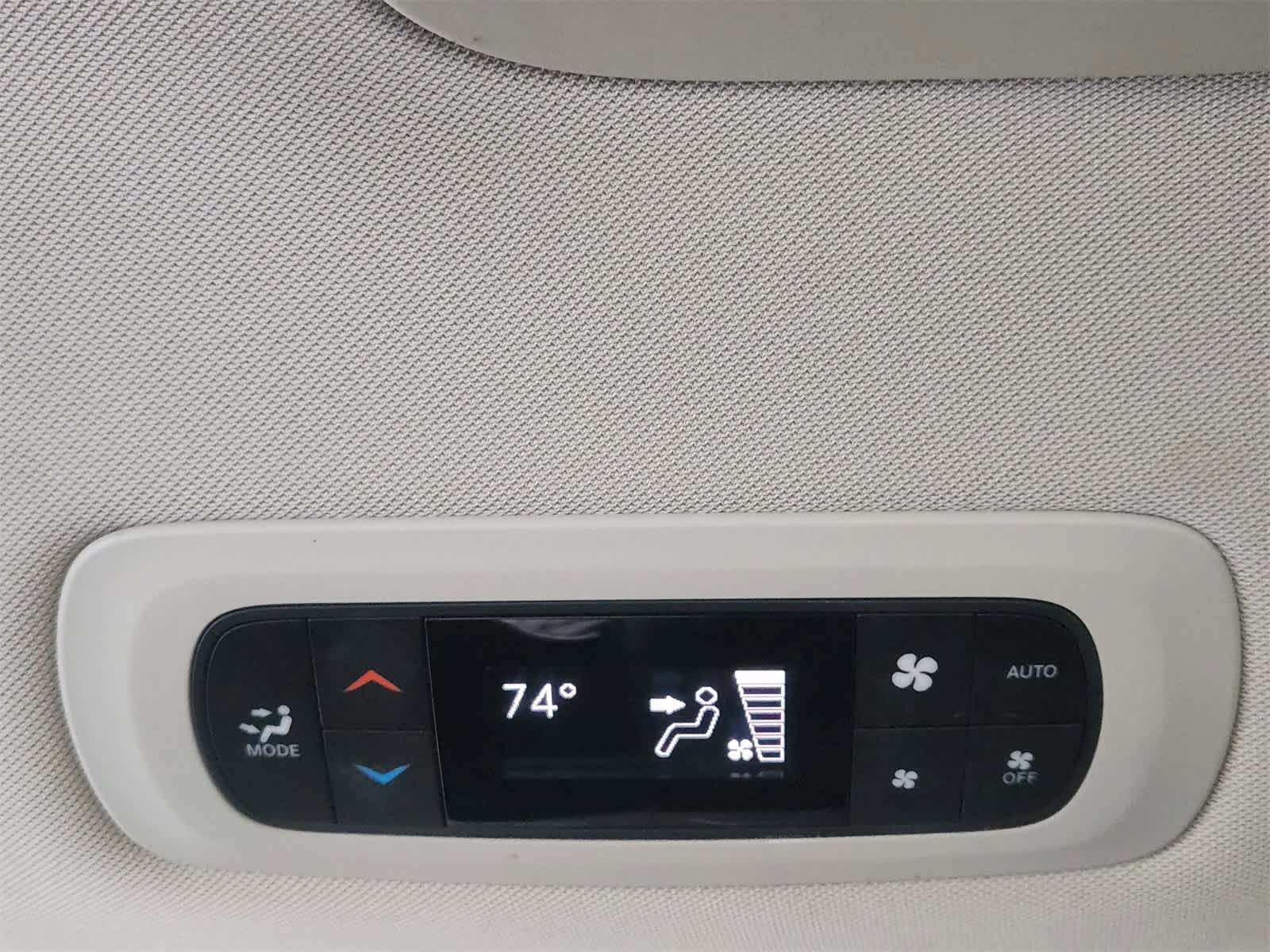 Thumbnail: 2018 Chrysler Pacifica - 29