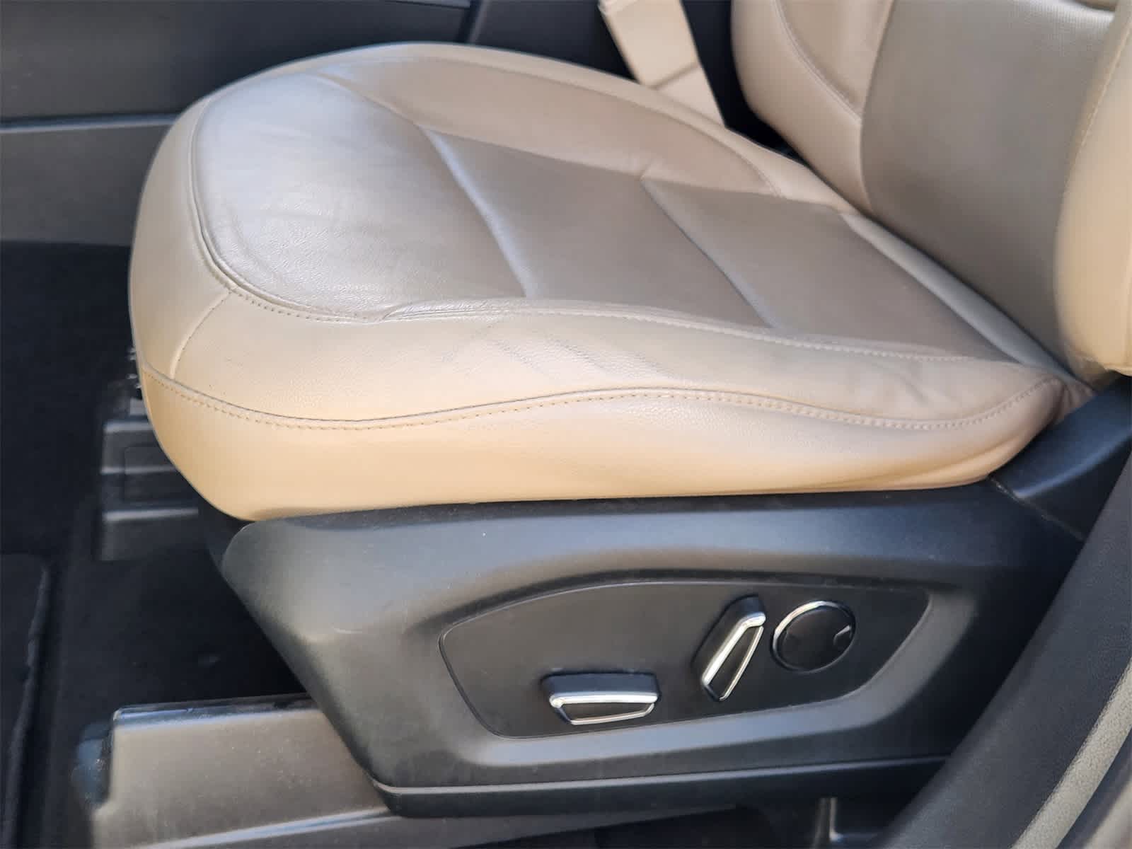 Thumbnail: 2020 Ford Explorer - 23