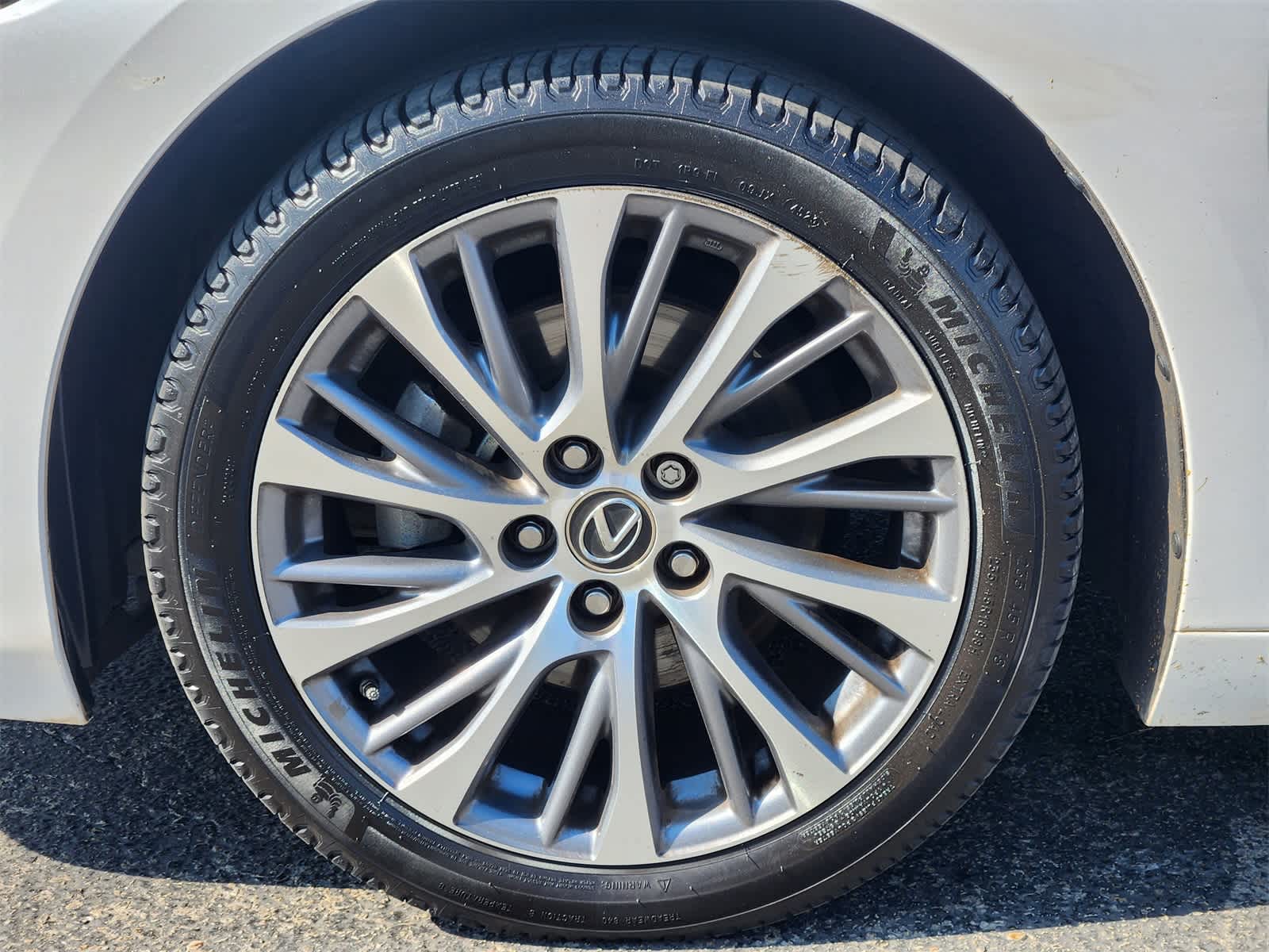 Thumbnail: 2021 Lexus ES - 9