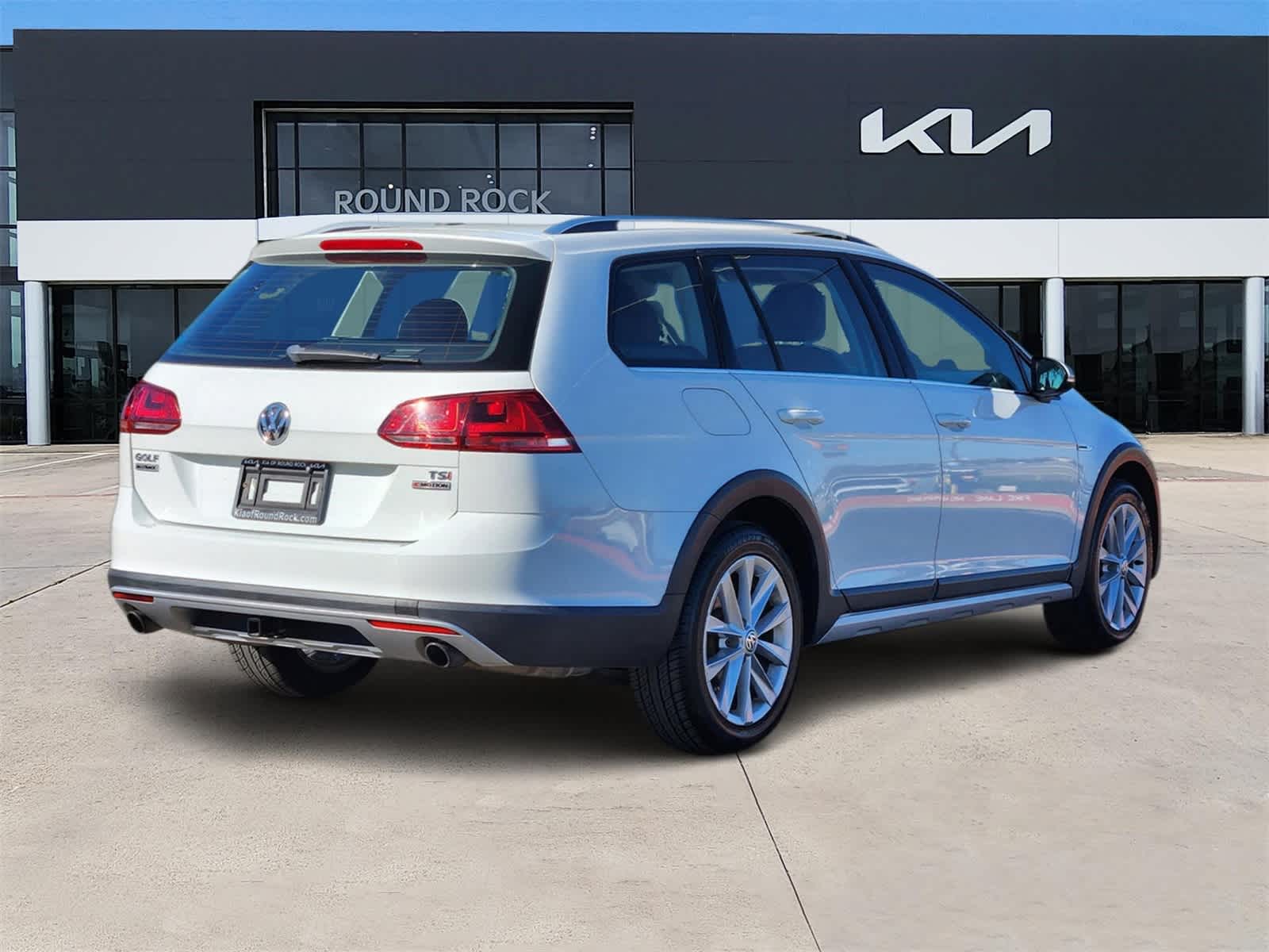 Thumbnail: 2017 Volkswagen Golf - 4