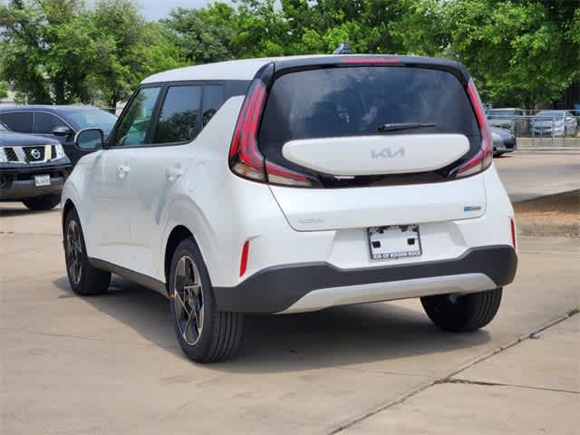 2024 Kia Soul EX photo 2
