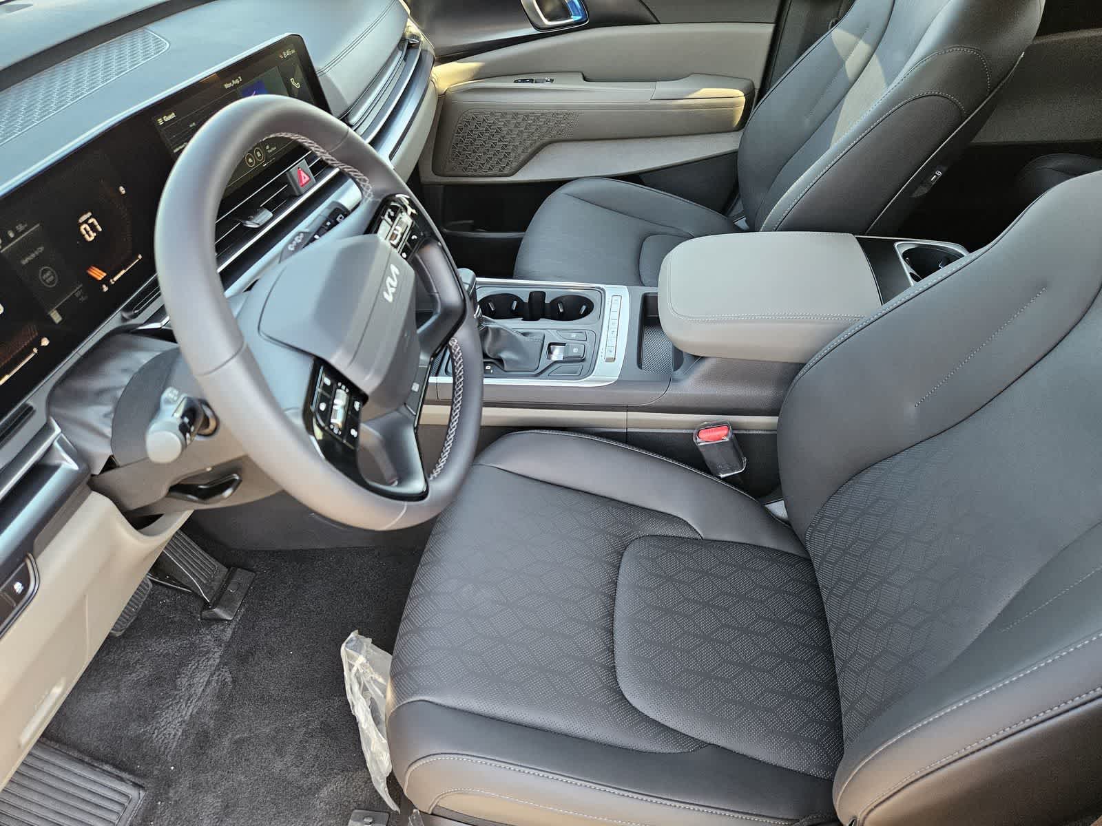 2027 Kia Carnival LXS - Photo 8