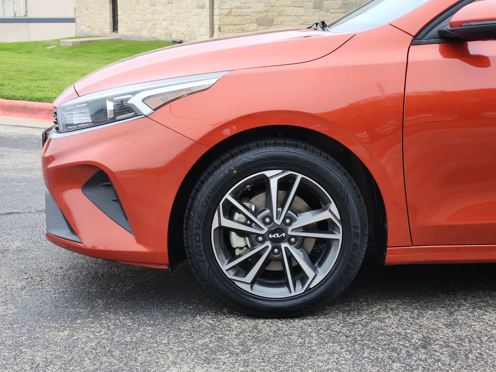 Thumbnail: 2022 Kia Forte - 8