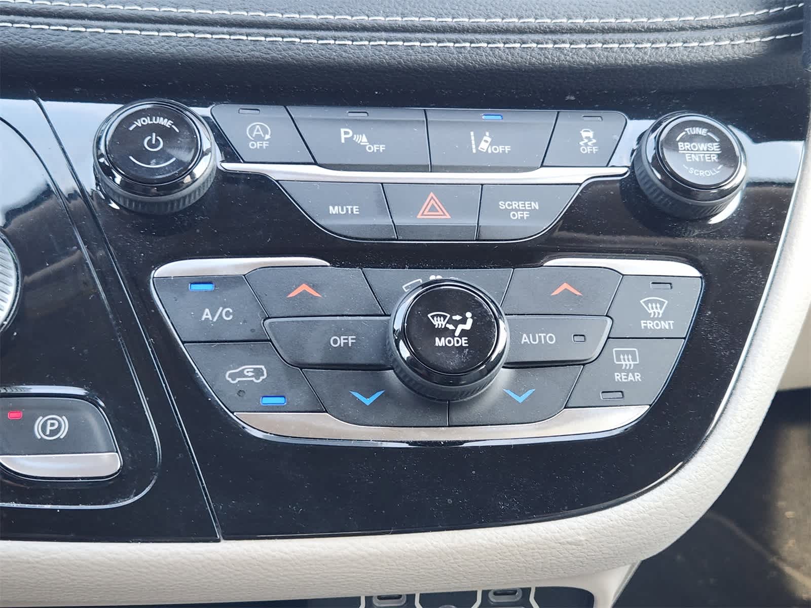 Thumbnail: 2021 Chrysler Pacifica - 19