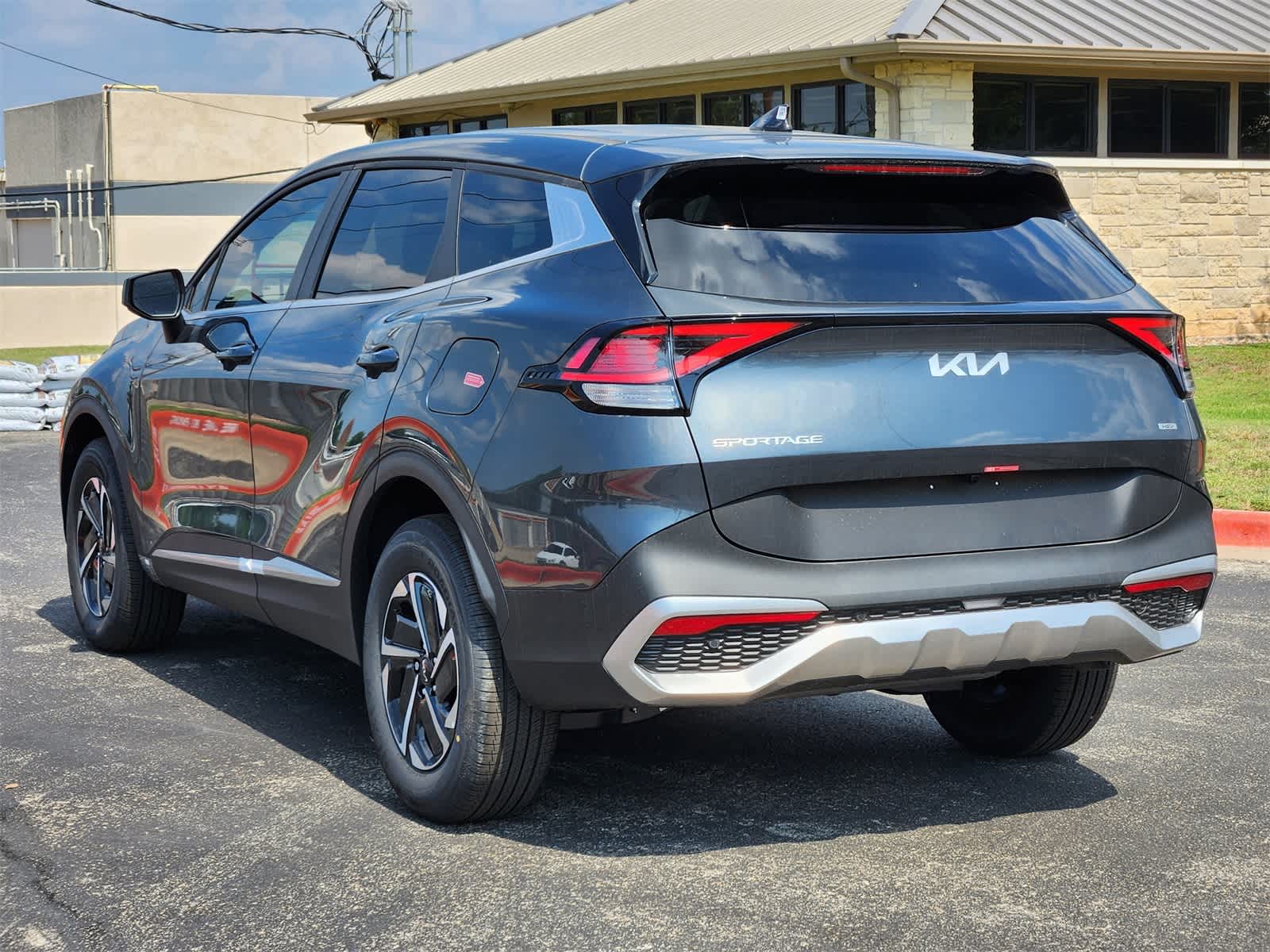 Thumbnail: 2025 Kia Sportage - 3