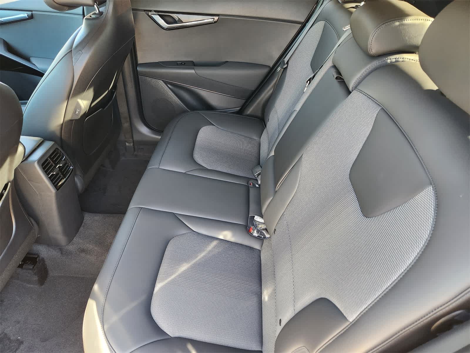 Thumbnail: 2026 Kia Niro - 23