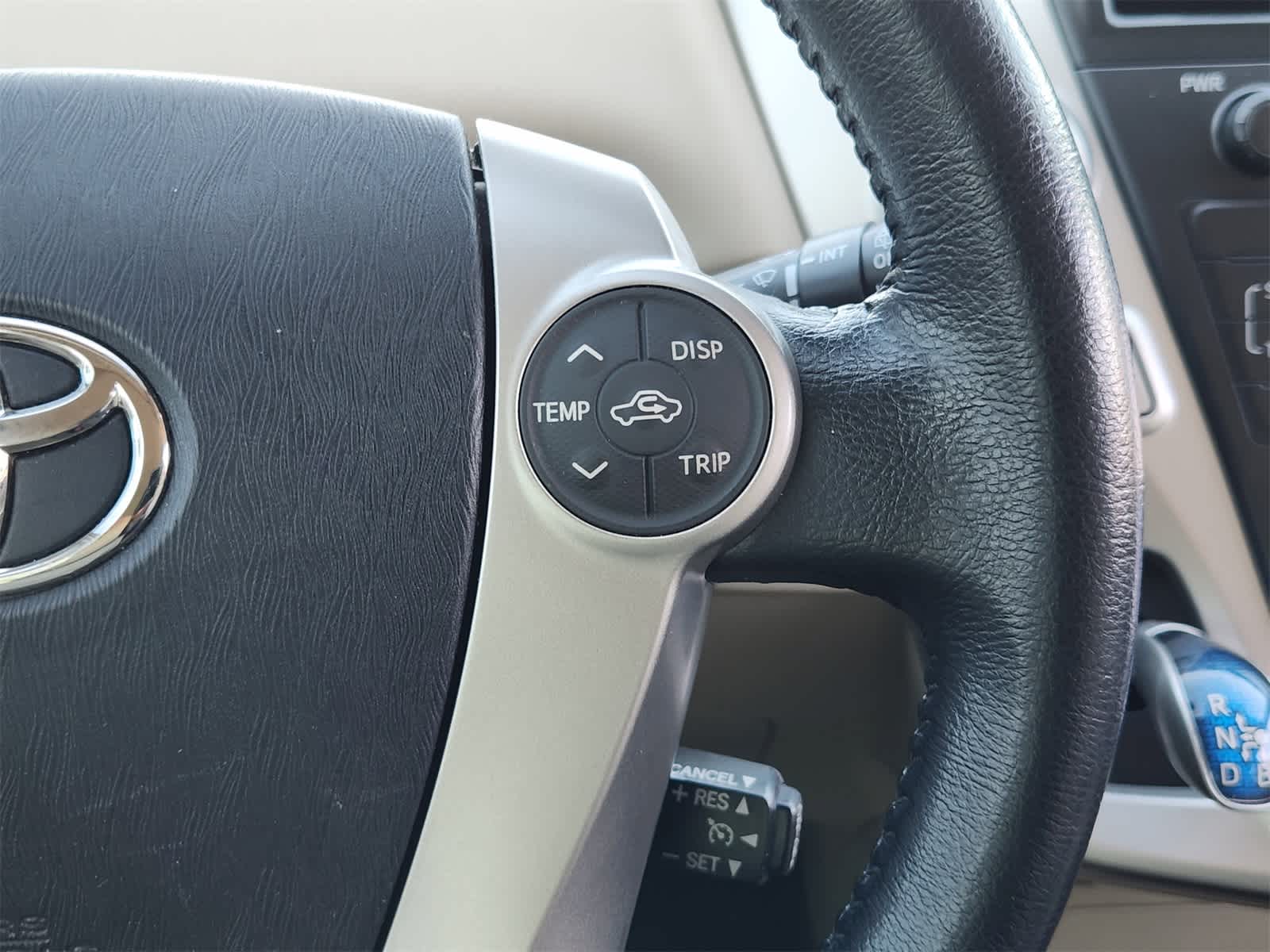 Thumbnail: 2014 Toyota Prius v - 28