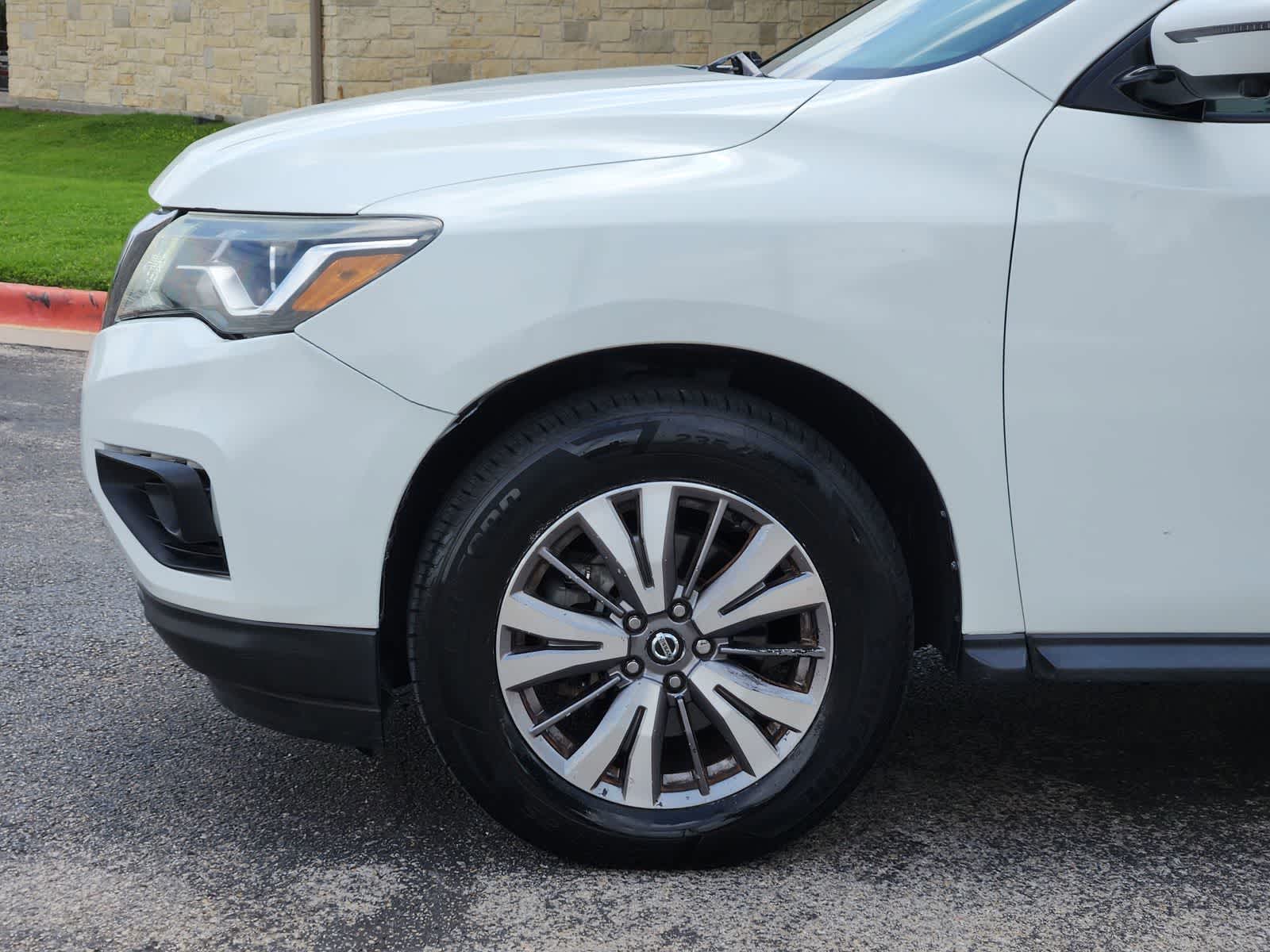 Thumbnail: 2020 Nissan Pathfinder - 8
