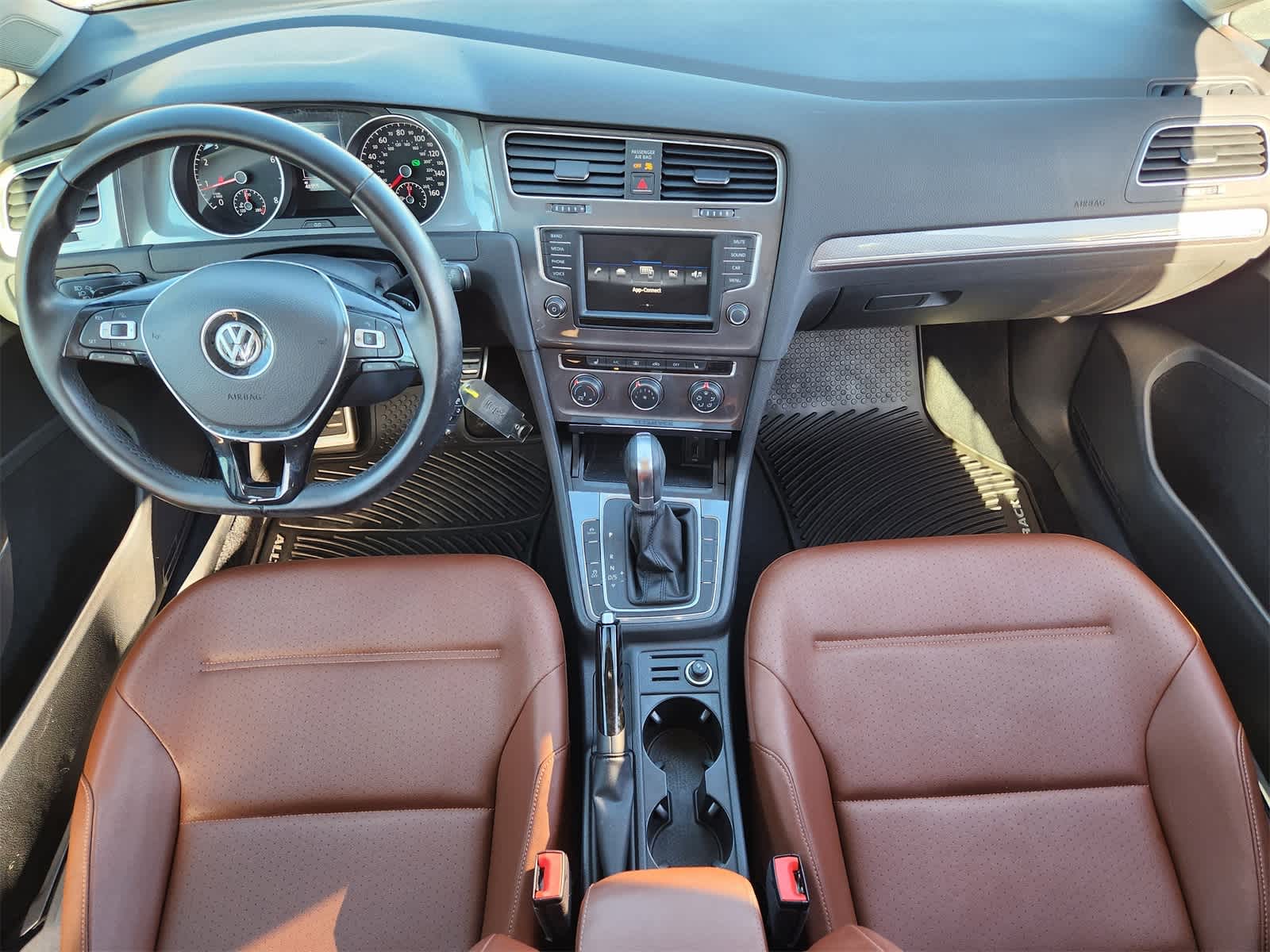 Thumbnail: 2017 Volkswagen Golf - 24