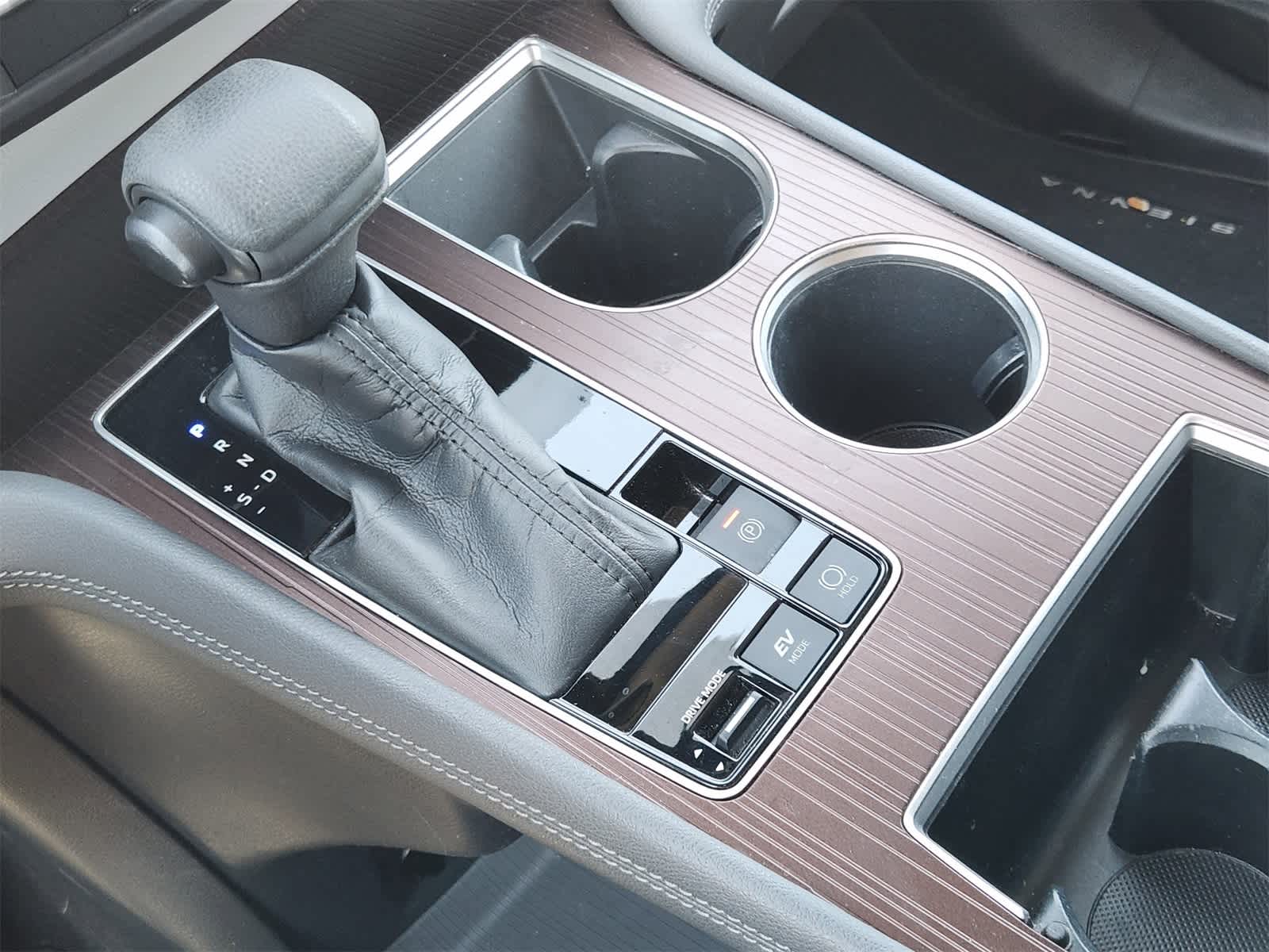 Thumbnail: 2022 Toyota Sienna - 20