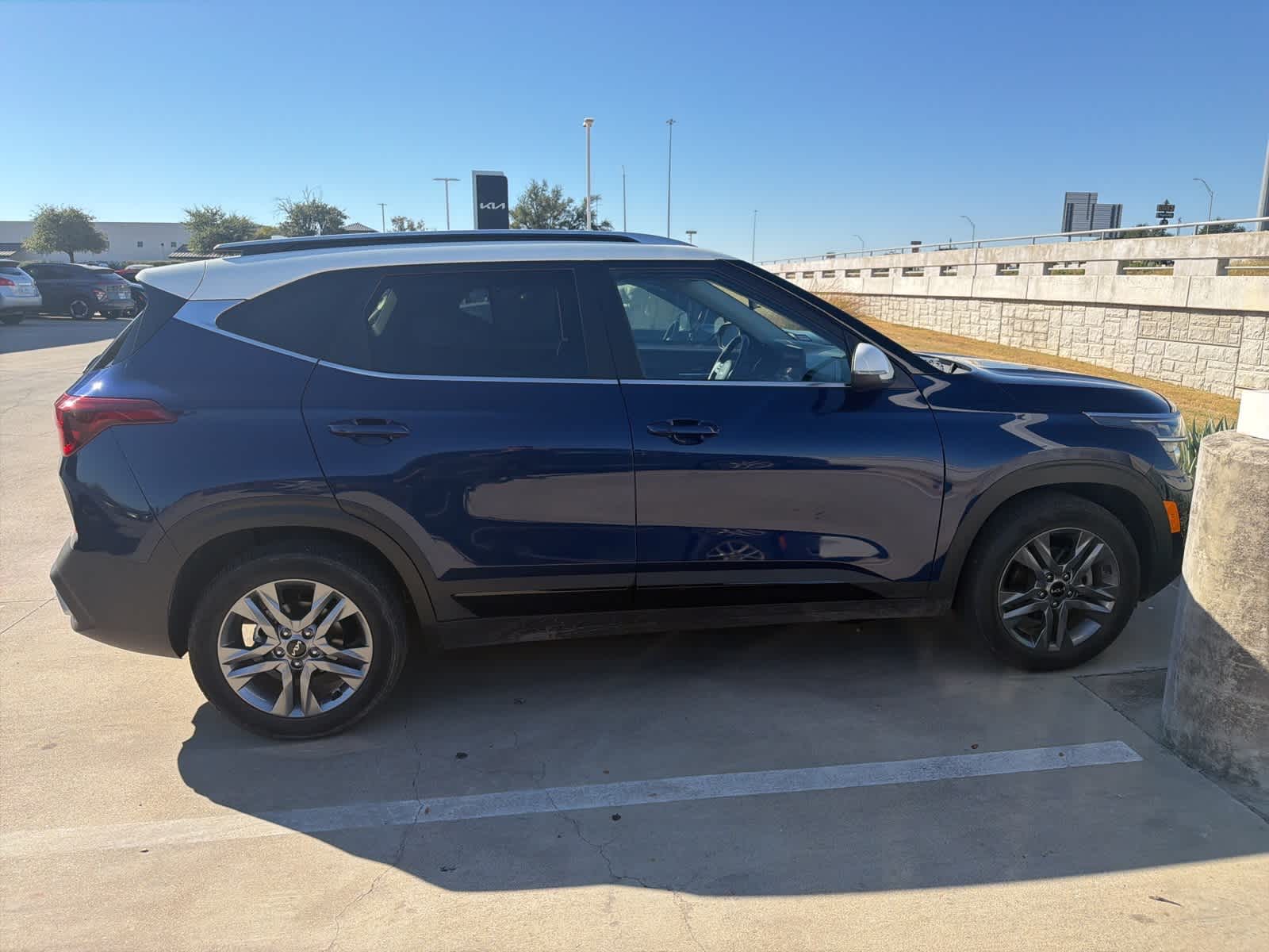 Thumbnail: 2022 Kia Seltos - 4
