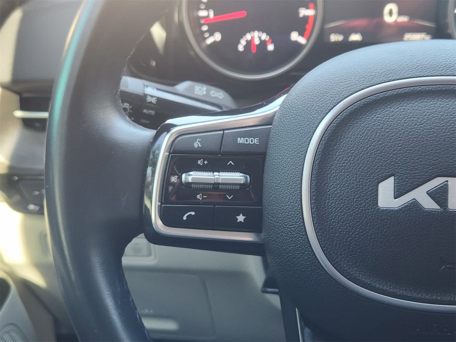 Thumbnail: 2024 Kia Carnival - 26